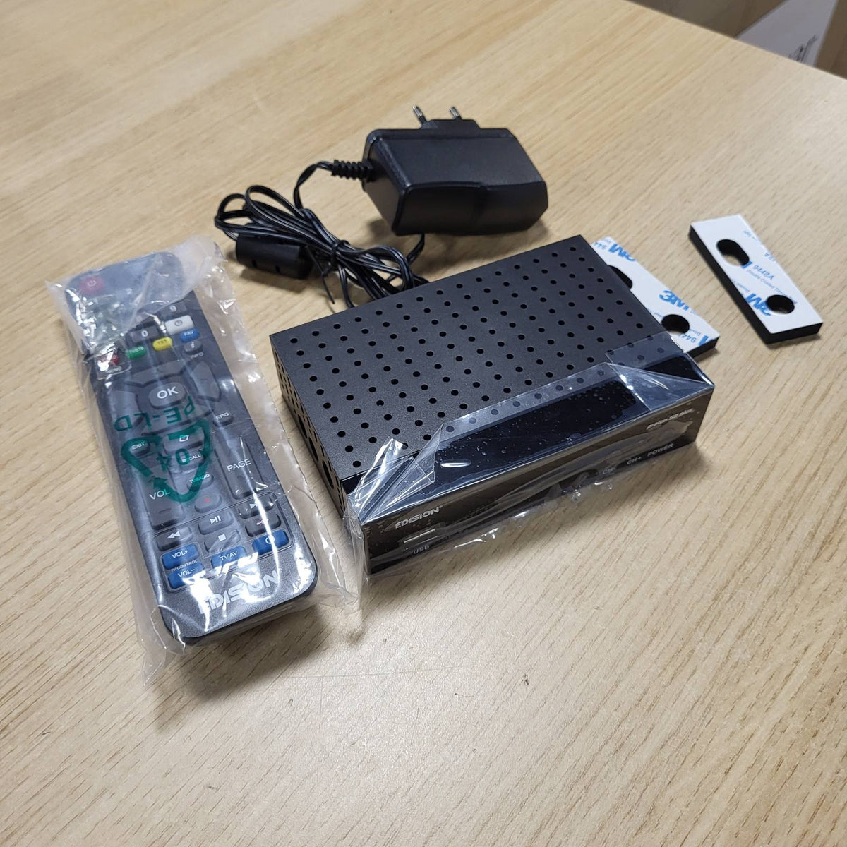 299386 - EDISION Marrës Satelitor Proton S2 Plus Full HD FTA, Telekomandë Comfort 2-në-1, i pajtueshëm me Unicable (DVB-S2, HDMI, SCART, S/PDIF, USB, LAN, Mbështetje USB WiFi, Lista e programeve gjermane e parainstaluar)