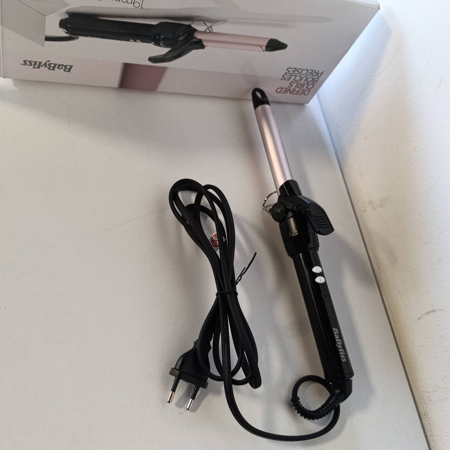 316714 - BABYLISS Kapëse kapëse 19 mm, Cilindër me shtresë Sublim' Touch, 10 cilësime temperature, Kapëse profesionale me mbështetëse sigurie të integruar, e zezë dhe rozë, C319E