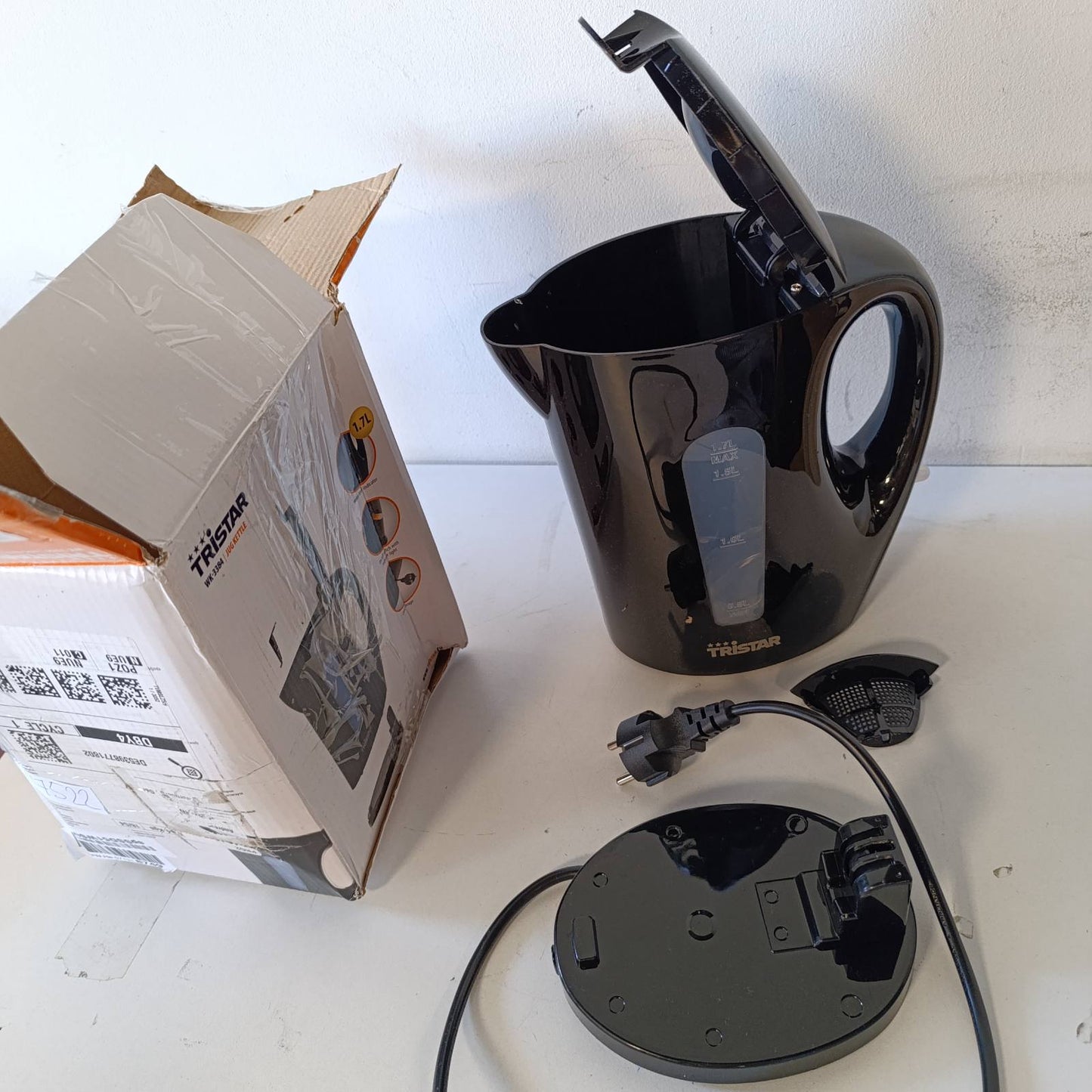 277522 - TRISTAR Çajnik 1.7 L, 2200 W, Shenja të Nivelit të Mbushjes, Kontrollues Strix, WK-3384, i Zi