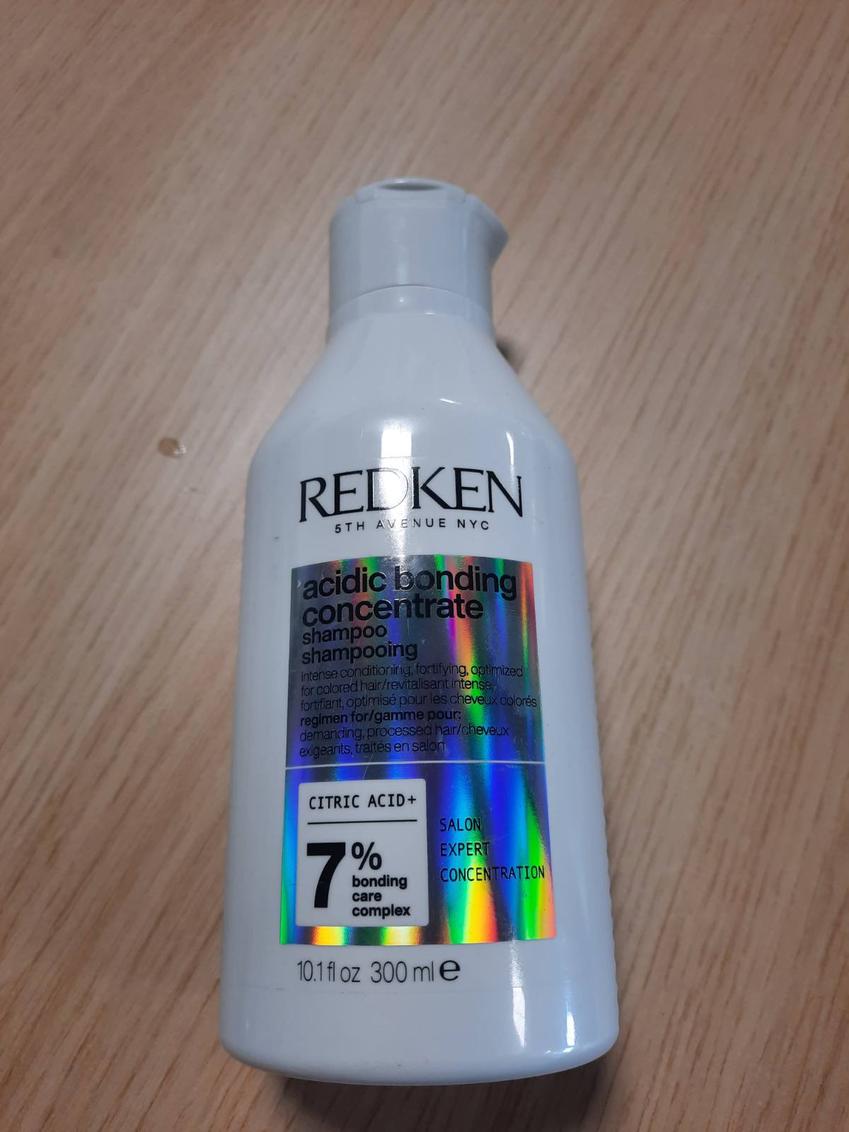 300786 - REDKEN Shampo ushqyese 300 ml - Mbrojtje intensive kundër humbjes së ngjyrës, formulë e koncentruar gjithçka-në-një