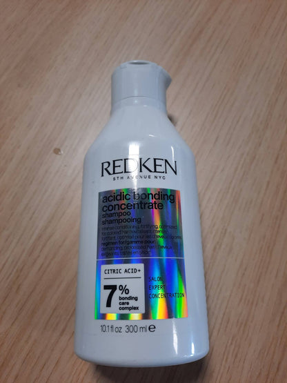 300786 - REDKEN Shampo ushqyese 300 ml - Mbrojtje intensive kundër humbjes së ngjyrës, formulë e koncentruar gjithçka-në-një