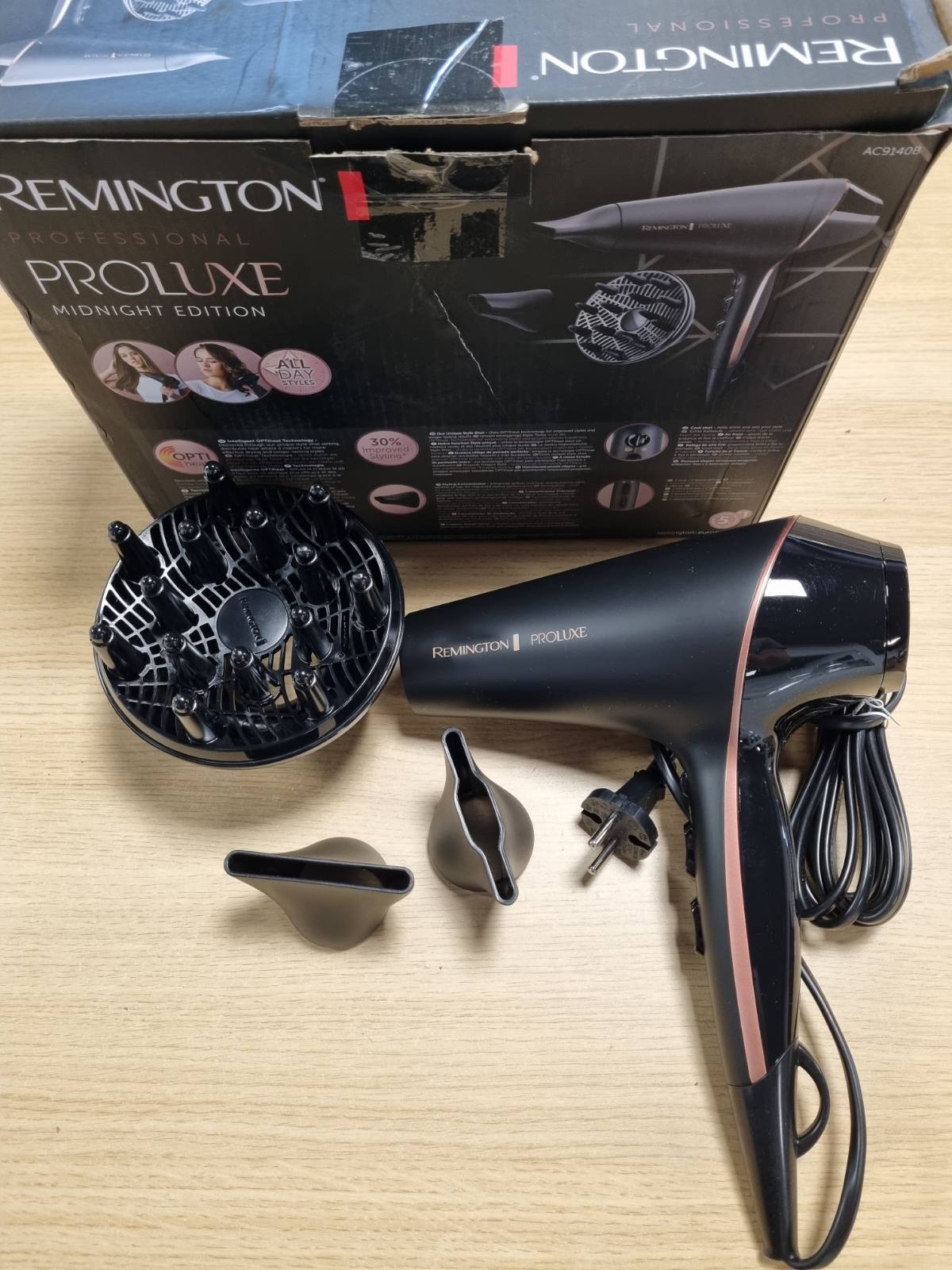 275098 - REMINGTON PROluxe Midnight - Tharëse flokësh Jonike, 2400W, motor AC, 3 koncentratorë + 1 difuzor vëllimi, AC9140B
