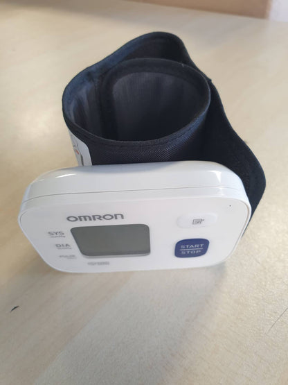 275249 - OMRON Monitor dixhital i tensionit të gjakut për kyçin e dorës RS1, i validuar klinikisht, manshetë 13.5-21.5 cm, matje e saktë