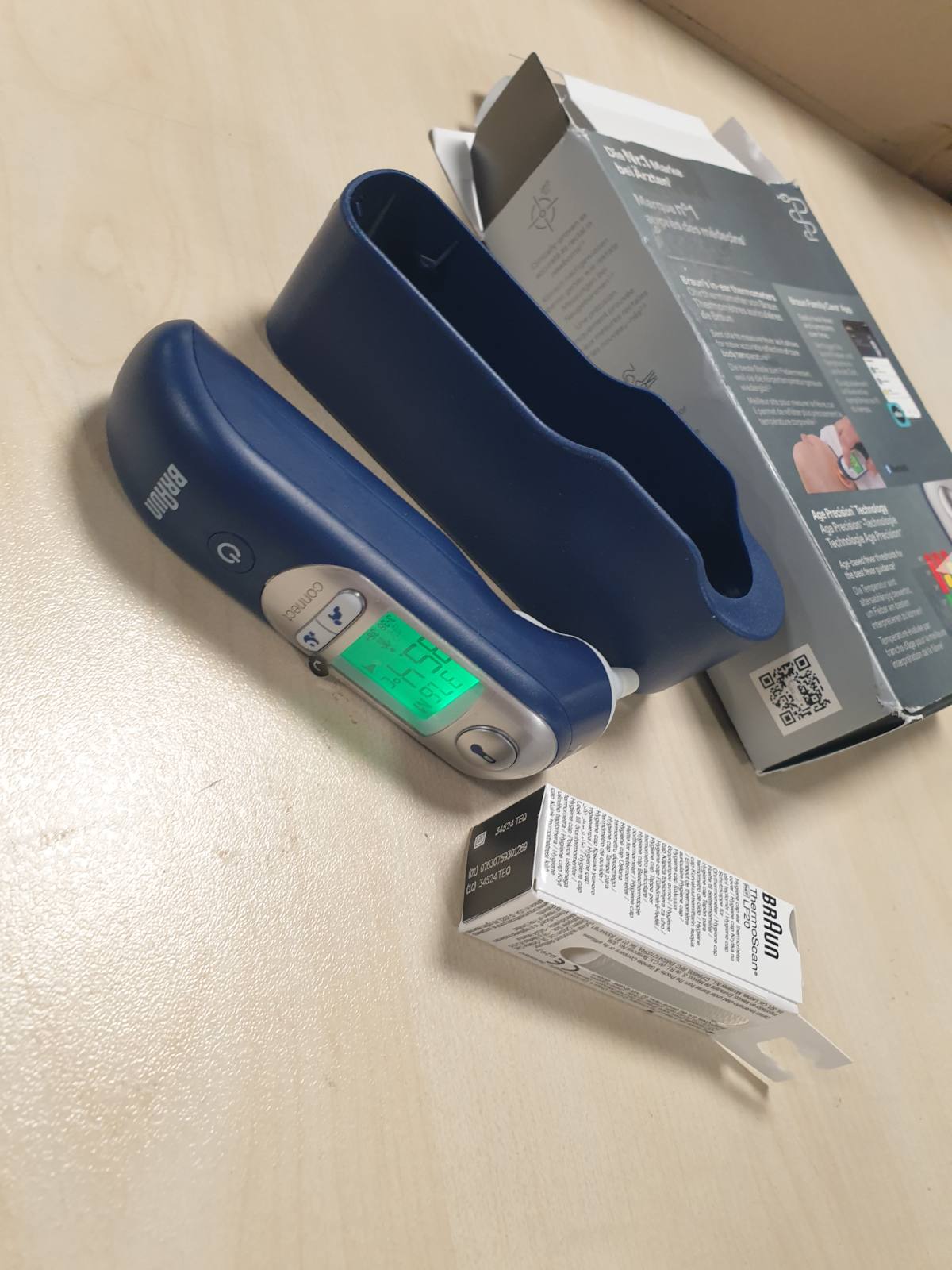 275050 - BRAUN Termometër veshi ThermoScan® 7+, i pajtueshëm me aplikacionin Braun Family Care™, Teknologjia Age Precision®, ekran dixhital me kodim ngjyrash, për foshnje dhe fëmijë të vegjël.