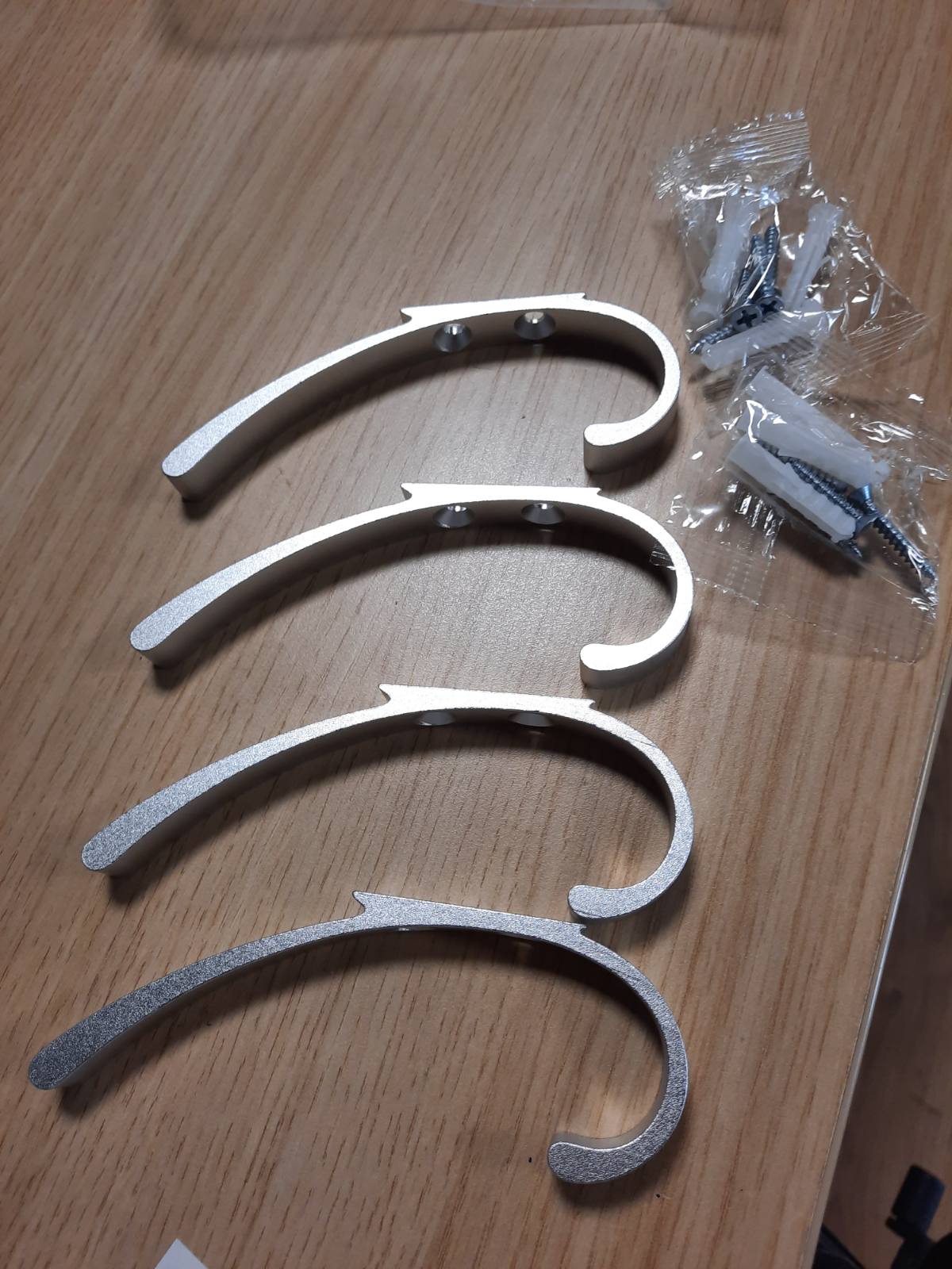 289366 - PDGROW Grepa për Rroba, Pako me 4, Grepa Muri Shumë të Forta, Grepa Peshqirësh për Shpim, Grepa Rrobash të Montuara në Mur, Grepa me Vidë Ideale për Banjo, Tualet, Kuzhinë, Zyrë (Argjend)
