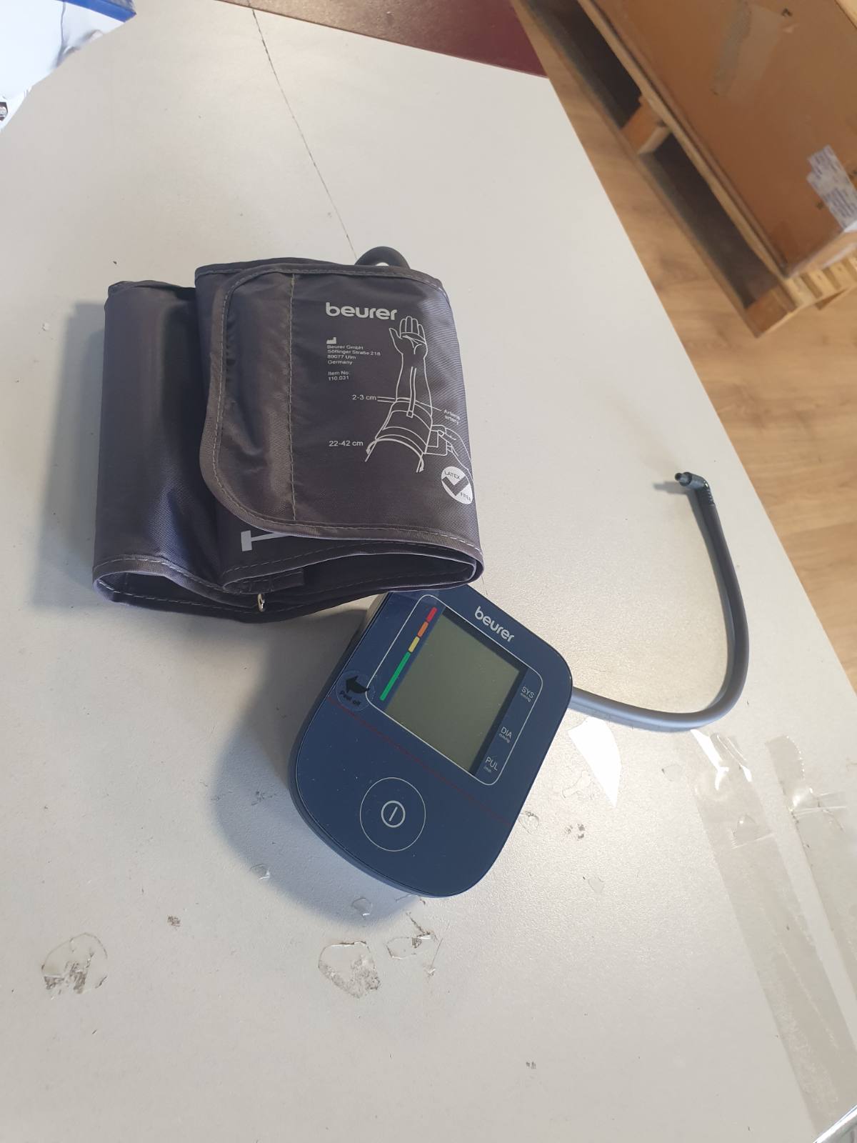 275344 - BEURER Monitor tensioni i gjakut BM 25 për krahun e sipërm, funksionim me një buton, matje e saktë, zbulim aritmie, port USB-C, manshetë, transferim të dhënash në Apple Health, ngjyra blu.