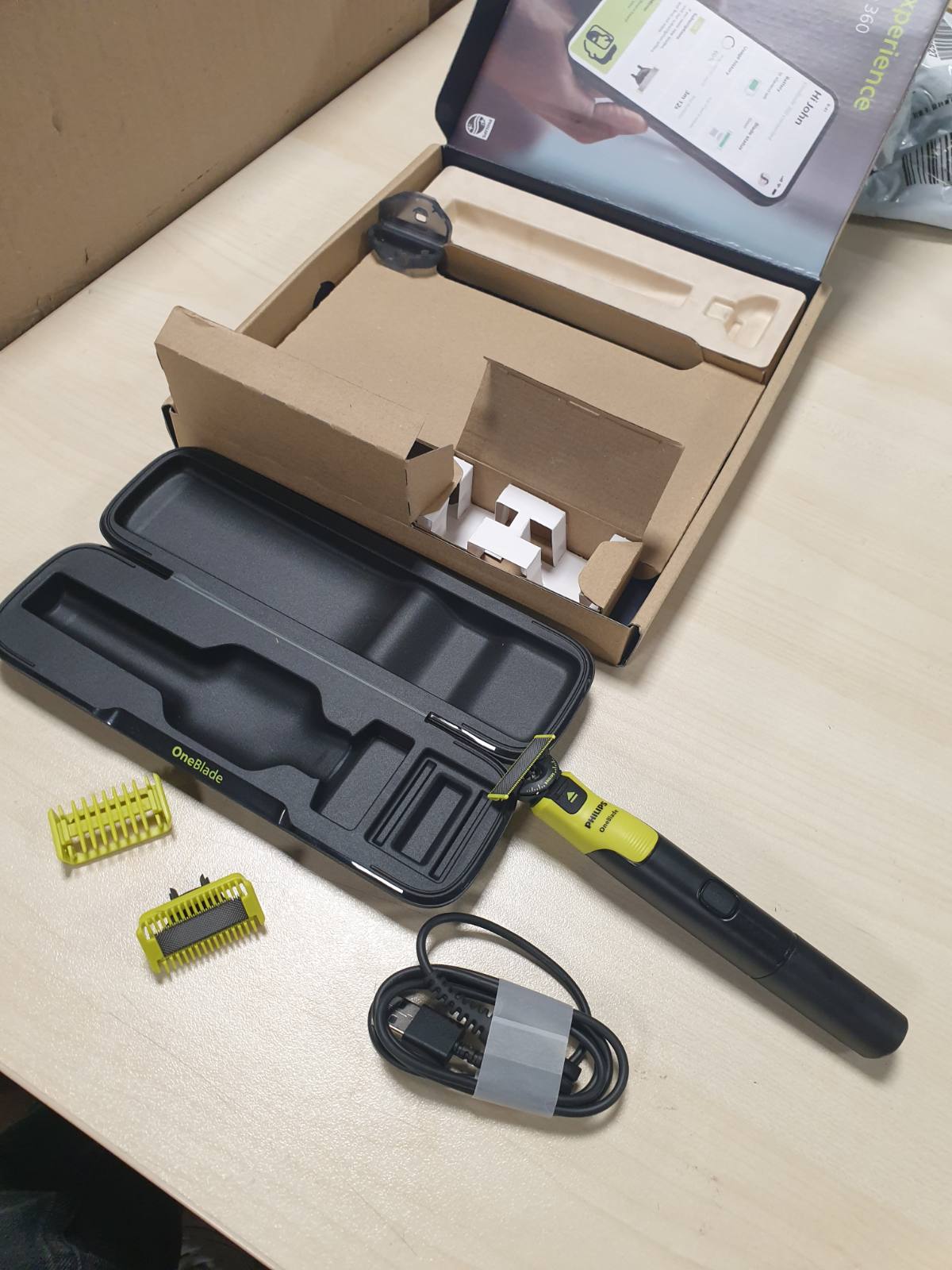 274964 - PHILIPS OneBlade 360 Fytyrë & Body Makinë Elektrike për Shkurtimin e Mjekrës, Rrojtore dhe Pastrues Trupi me Teknologji 360, Pajisje Shkurtimi 5-në-1 e Rregullueshme, 1 Kit Trupi, Çantë Udhëtimi, QP4631/65