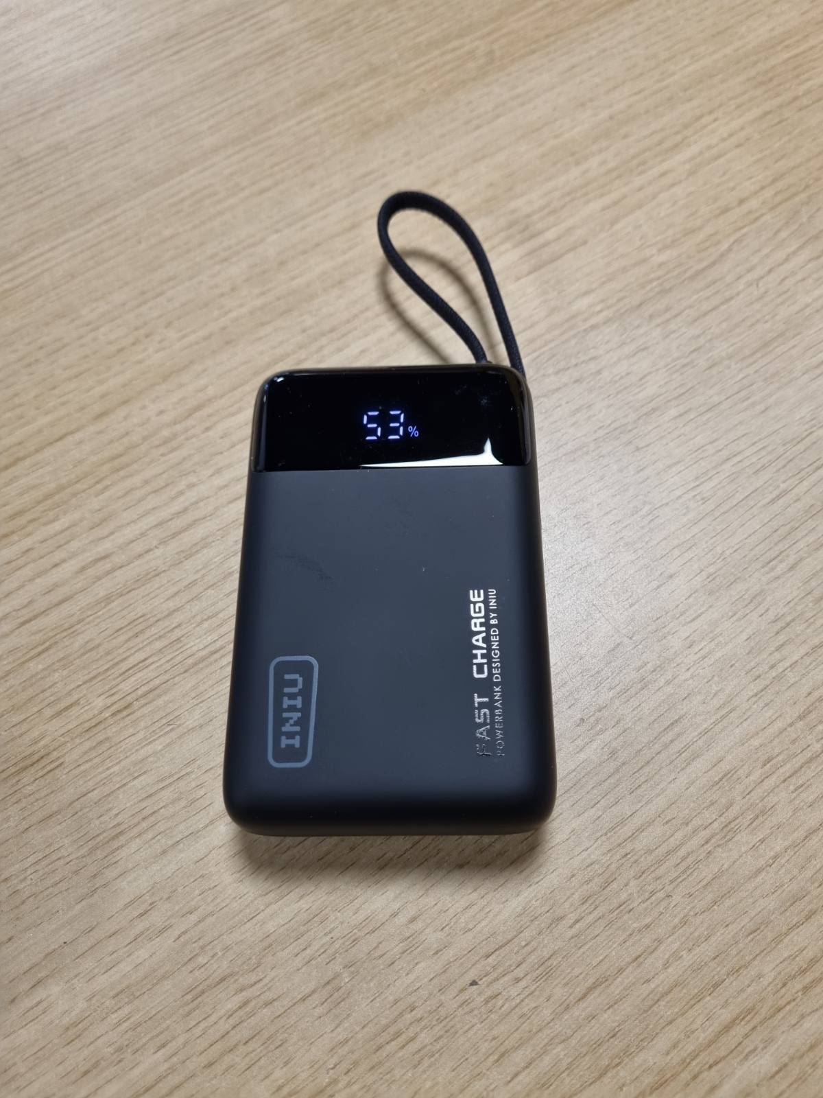273468 - INIU Bankë energjie 45W, 20000mAh, ultra e vogël me kabllo të integruar USB-C, bateri të jashtme për karikim të shpejtë, e përputhshme me aeroplan