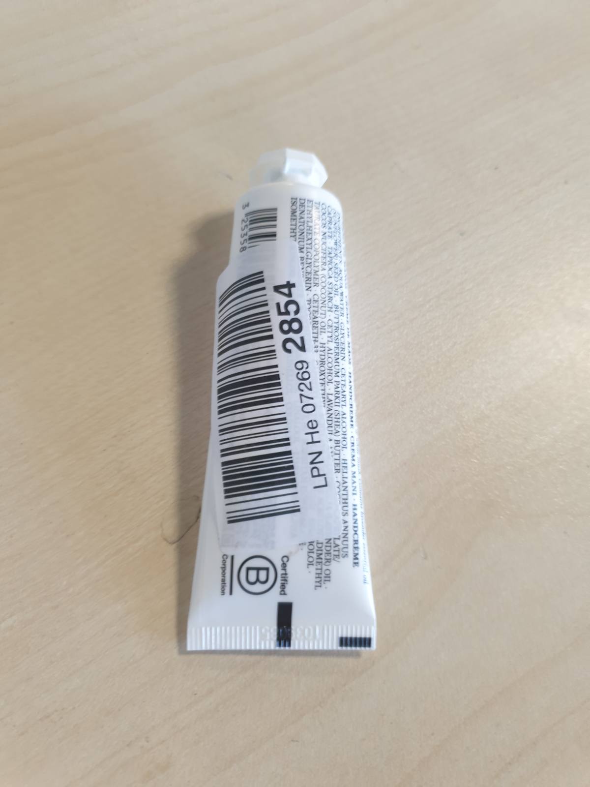 275839 - L'OCCITANE - Krem për duar me livando të bardhë, 30ml - Teksturë e lehtë, aromë delikate, prodhuar në Francë