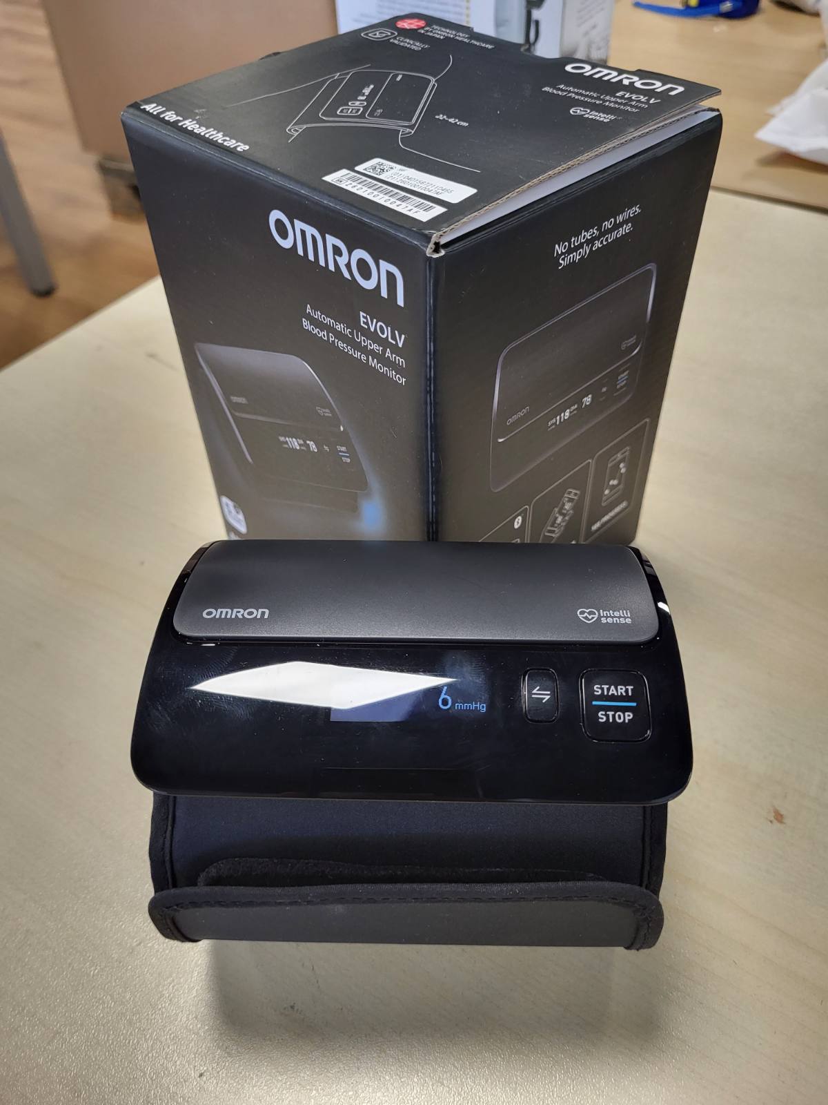274912 - OMRON Monitor automatik i tensionit të gjakut për krahun e sipërm EVOLV, pa tel, i validuar klinikisht, për gratë shtatzëna, me aplikacion shëndetësor falas