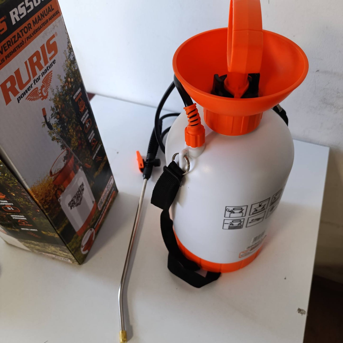 288911 - RURIS Spërkatës manual RS500S, Rezervuar 5L, Lëvizës metalik, Presion 2-3 Bar, Dorezë ergonomike, Valvul sigurie, Portokalli