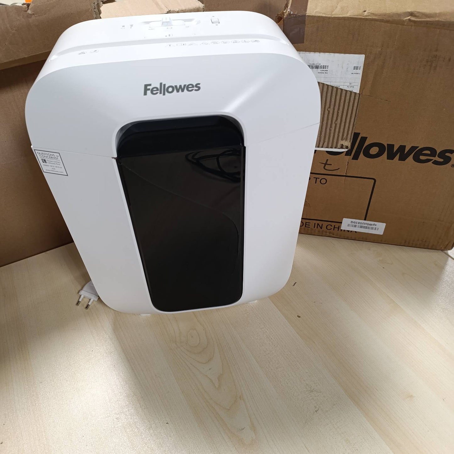 276444 - FELLOWES Copëzues letre FS-9C, prerje kryq, 9 fletë, P4, kosh 17L, kyç sigurie për fëmijë, 31 fletë/min, i bardhë