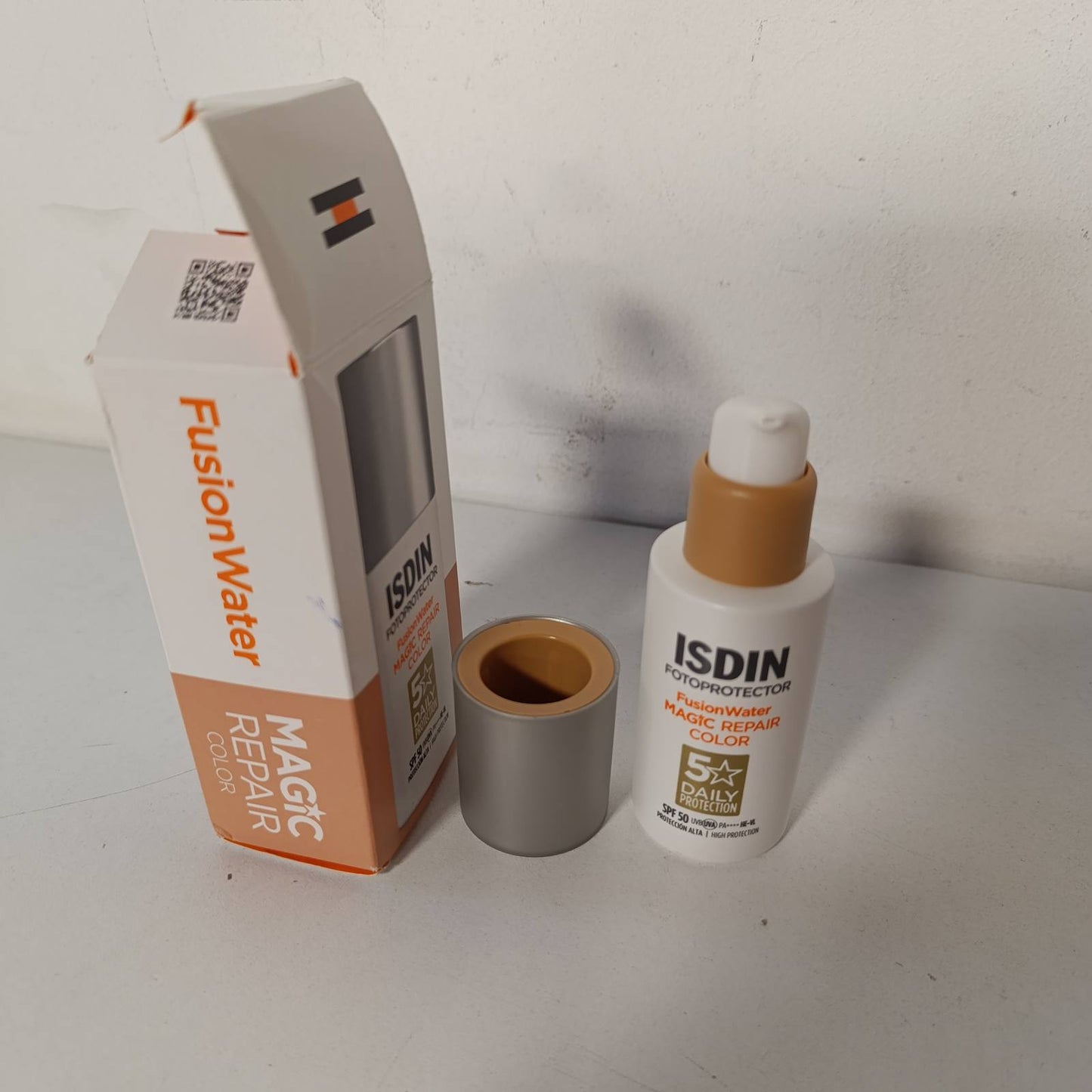 275314 - ISDIN Foto Protector Magic Repair Fusion Water Color SPF 50, krem dielli për fytyrën me ngjyrë, 50 ml.