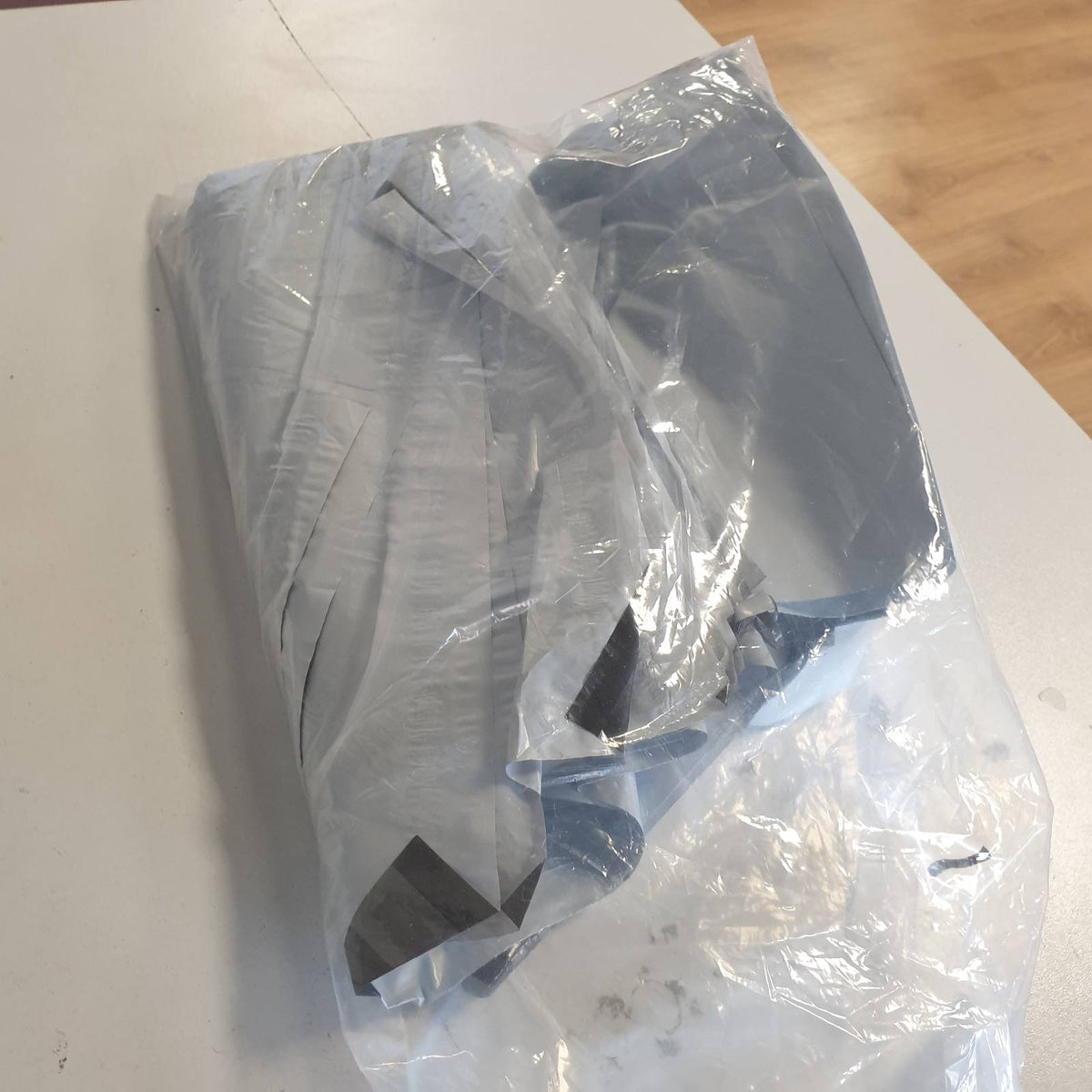 320387 - 100 copë qese plastike transporti, qese paketimi 25 x 35 cm për veshje, vetëngjitëse, të papërshkueshme nga uji dhe pluhuri