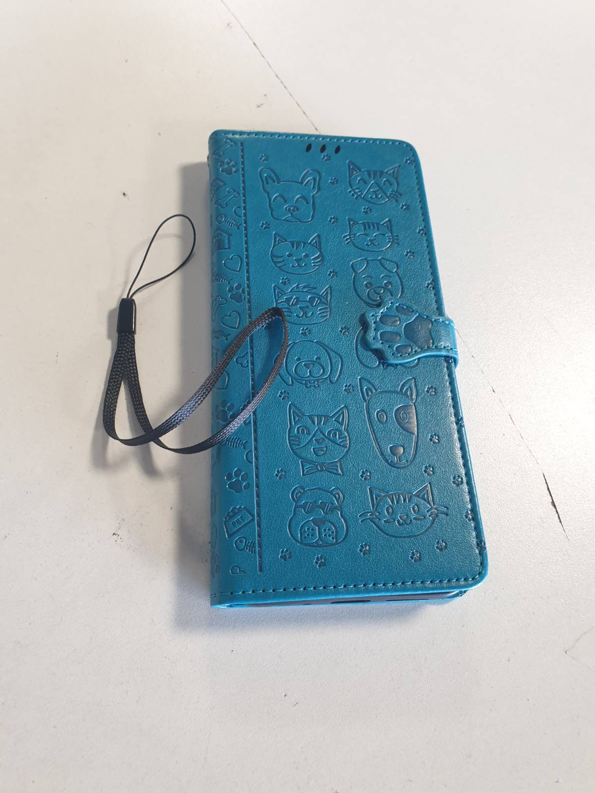 277273 - Fertuo Mbrojtëse për Xiaomi Redmi 15C 4G/5G, Mbrojtëse lëkure me kapak, rezistente ndaj goditjeve, me mbajtëse kartash, mbyllje magnetike dhe mbështetëse [Model maceje dhe qeni], Blu
