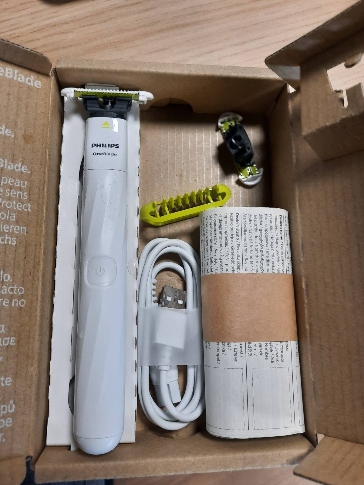 316038 - PHILIPS OneBlade Intime, rruajtje intime, rregullim dhe rruajtje me mbrojtje shtesë të lëkurës, model QP1924/30