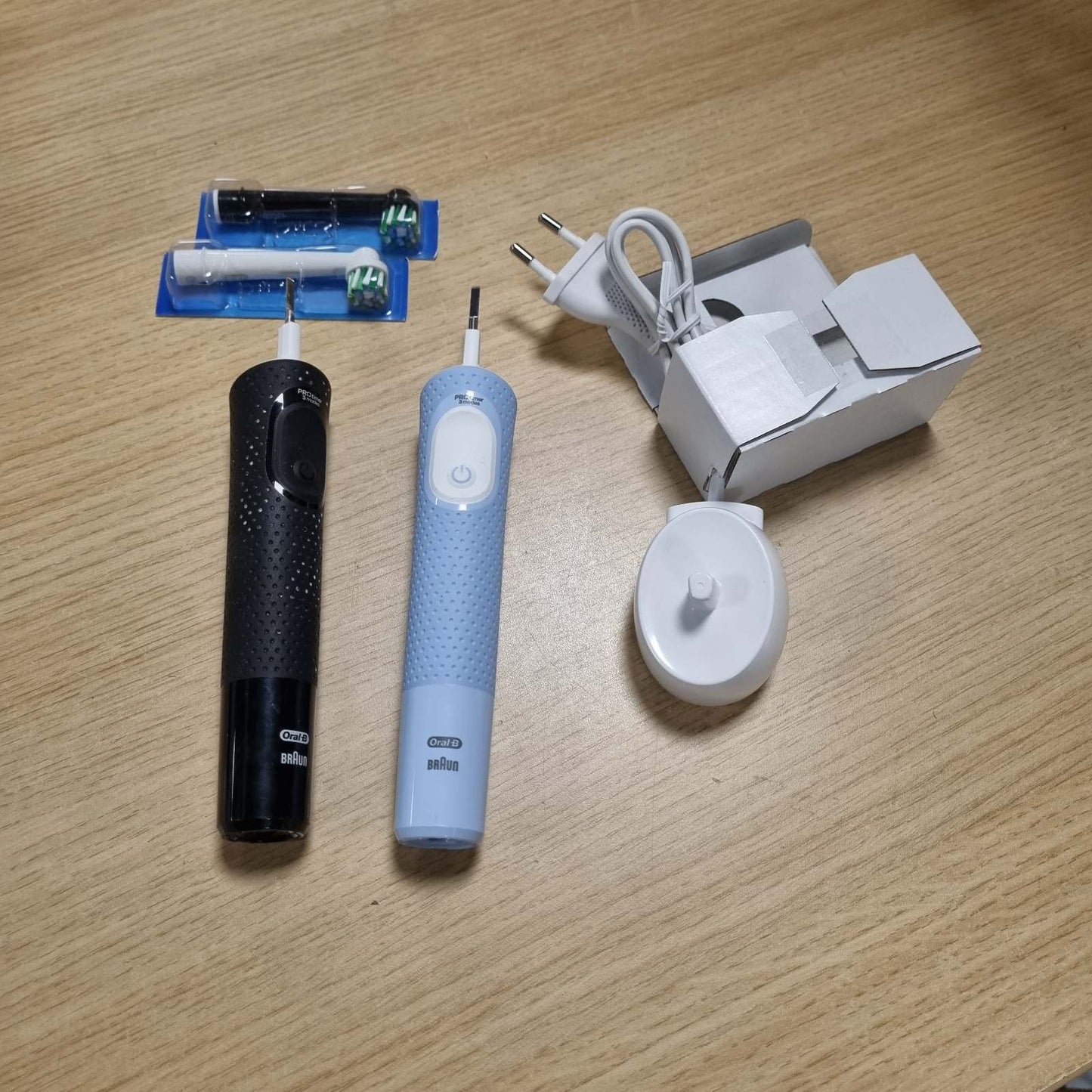 315851 - ORAL-B Vitality Pro Furçë Dhëmbësh Elektrike, 2 Koka Furçe, 3 Mënyra Pastrimi, E Zezë dhe Blu