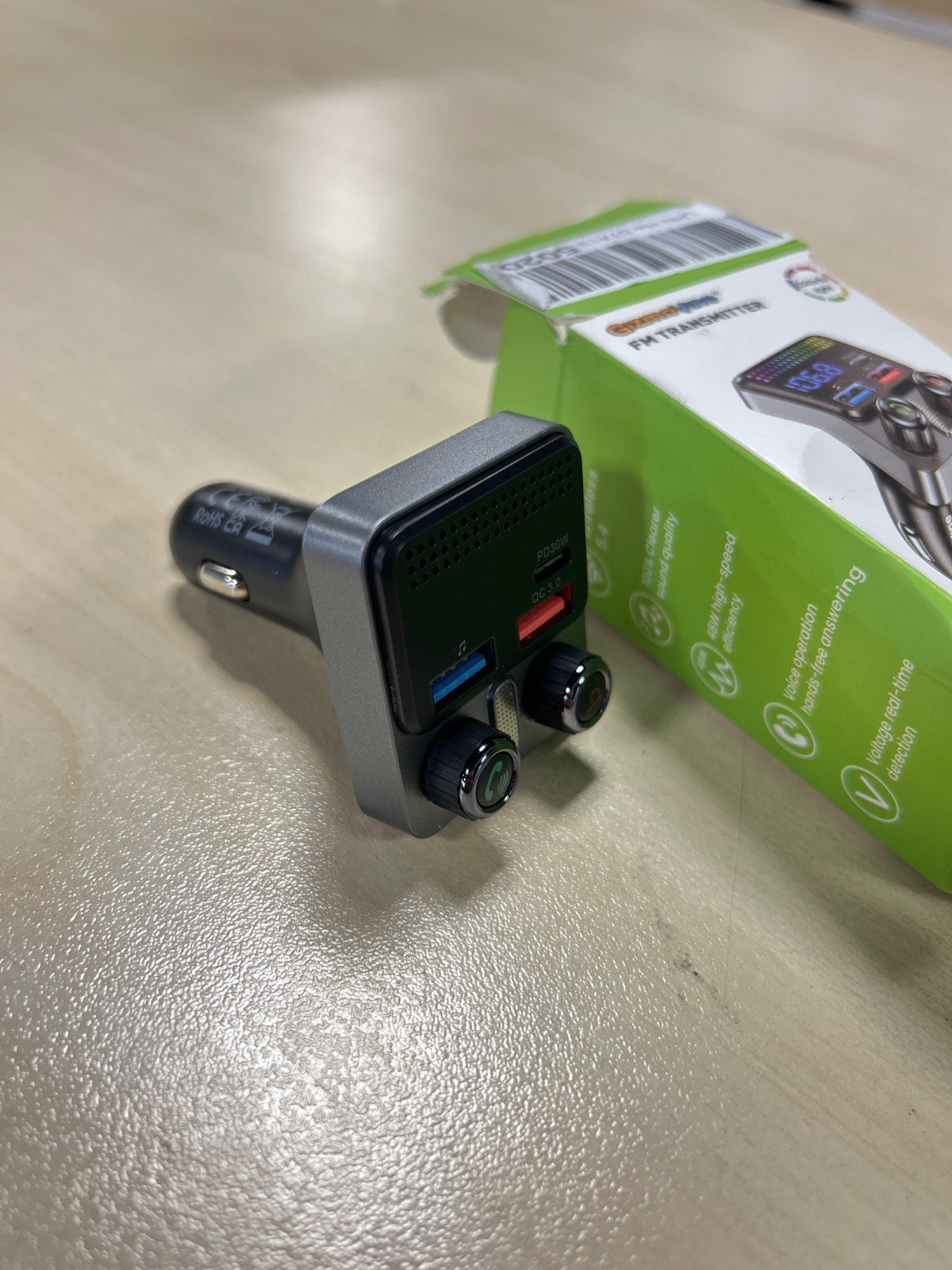 273936 - GIZMOVINE Transmetues FM Bluetooth 5.4 për makina, Karikues makine 48W [3 porta: PD 30W + QC3.0 18W], Bas i thellë, Thirrje pa duar, Asistent zanor, Muzikë pa tel, Memorje USB, Automjete 12V/24V