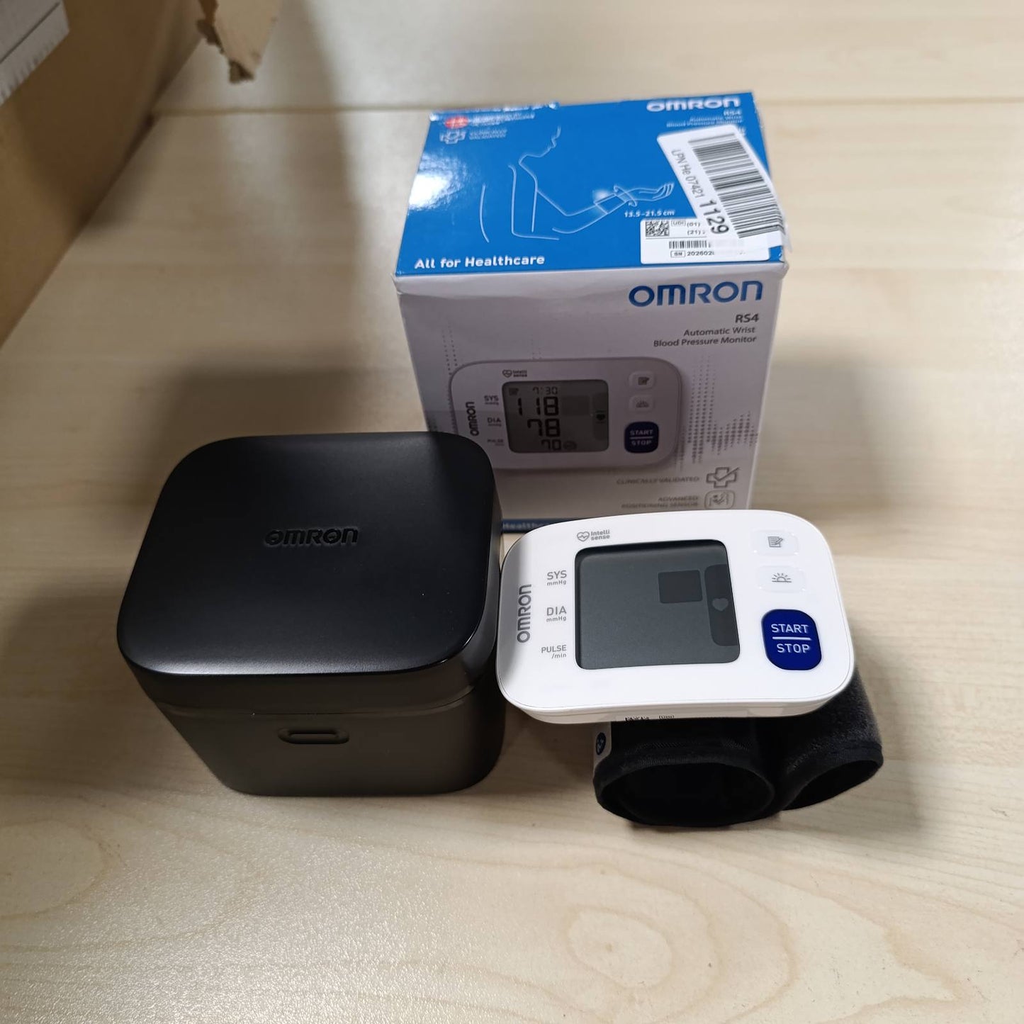 275192 - OMRON Monitor automatik i tensionit të gjakut për kyçin e dorës RS4, i validuar klinikisht, me memorie, sensor pozicionimi, kontroll i përshtatshmërisë së manshetës