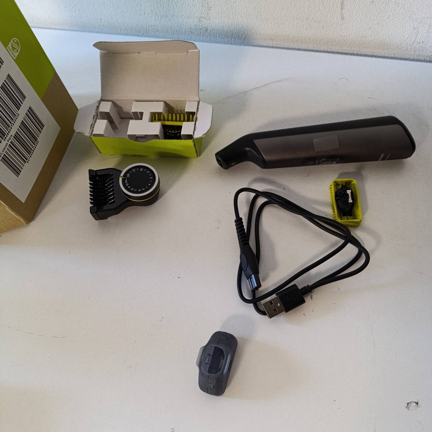 274992 - PHILIPS OneBlade Pro 360 për Fytyrën dhe Trupin - Makinë Elektrike Rroje, 2x 360 Tehe, Krehër Preciz, 2x Pajisje Shtesë, Çantë Udhëtimi, QP6552/30