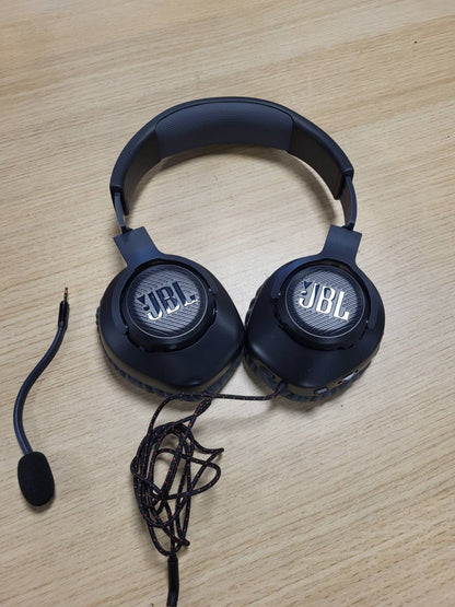 273424 - JBL Quantum 100 Kufje për Lojëra me Mikrofon Boom, të Lehta, të Rehatshme, të Kompatibile me Shumë Platforma, në Ngjyrë të Zezë