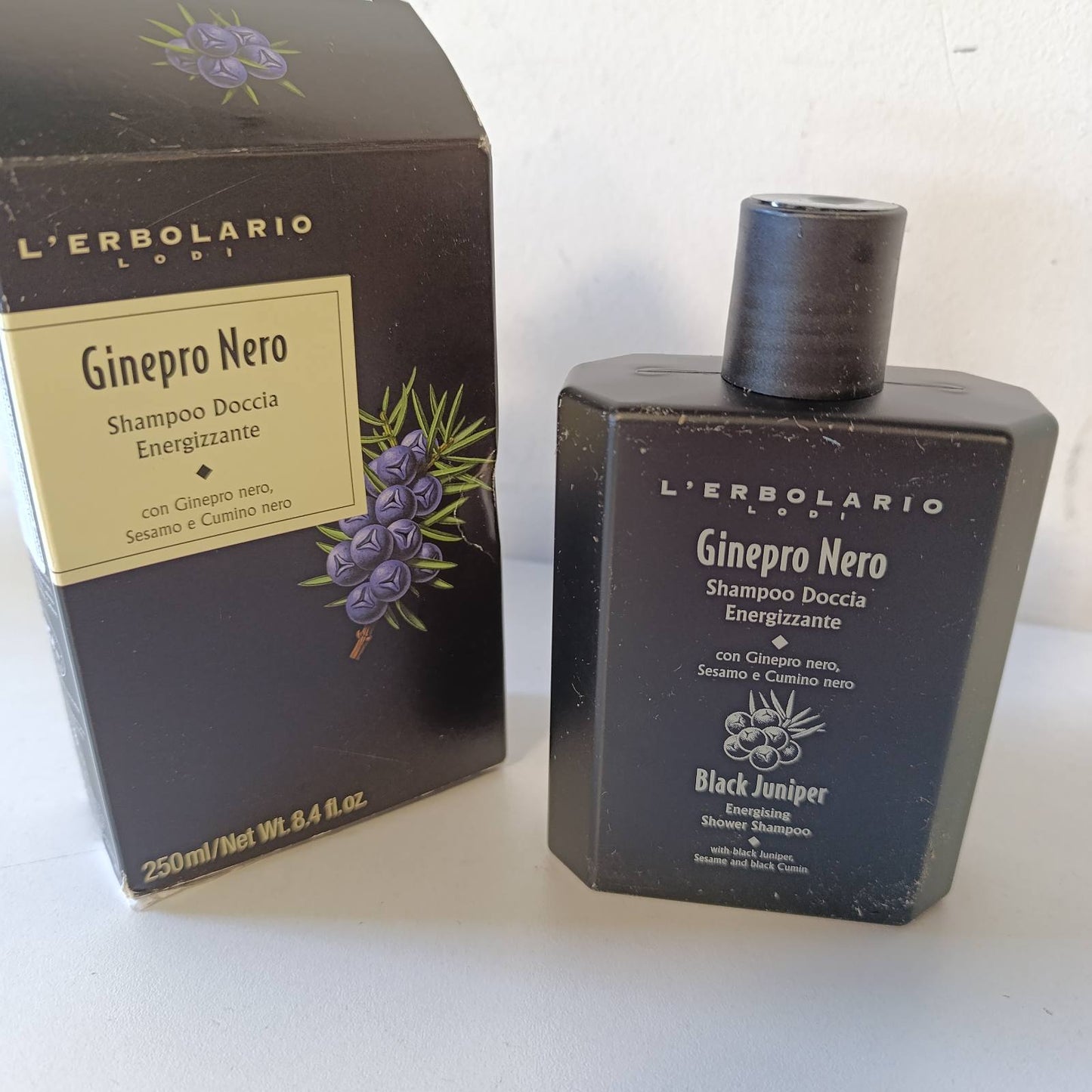 275555 - L'ERBOLARIO GINEPRO NERO Shampo Dushi Energjizuese, 250 ml