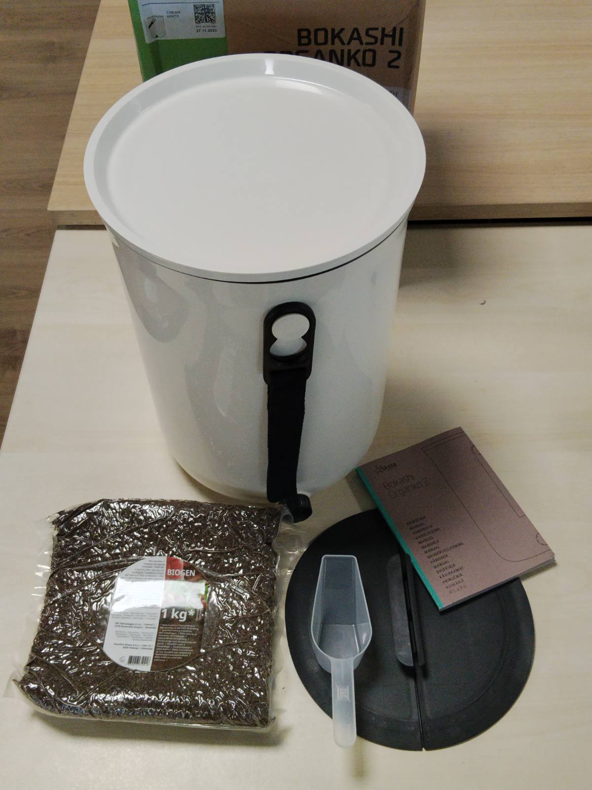 288295 - SKAZA Komposter Kuzhine Bokashi Organko 2, 9.6 L, 1 kg EM Activator, Kovë Komposti Kompakte dhe Pa Erë, e Bardhë Kremi
