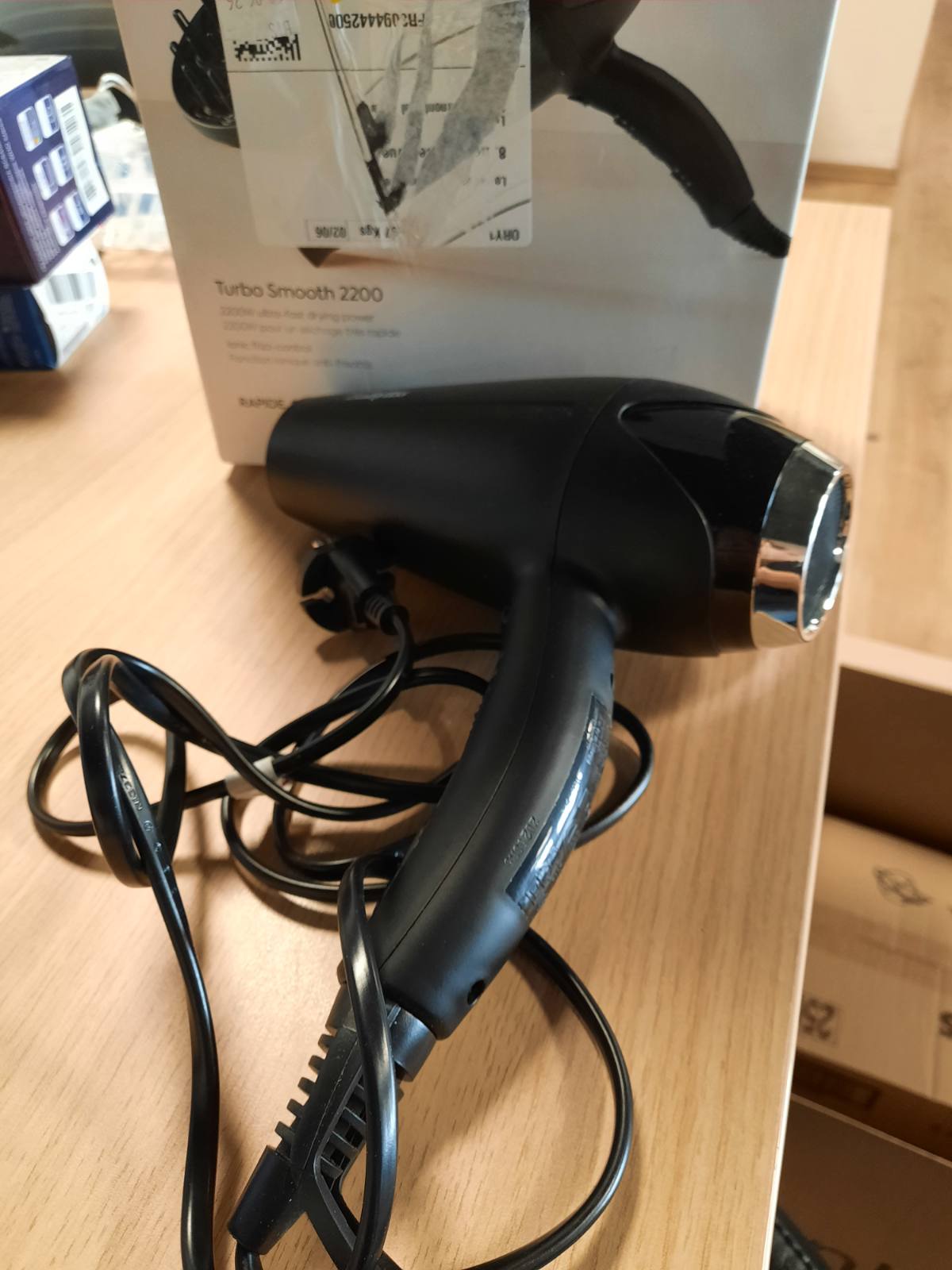 321127 - BABYLISS Tharëse flokësh Turbo Smooth, 2200W, Difuzor i gjerë, Teknologji jonike, 3 cilësime temperature, 2 cilësime shpejtësie, e zezë, D572DE