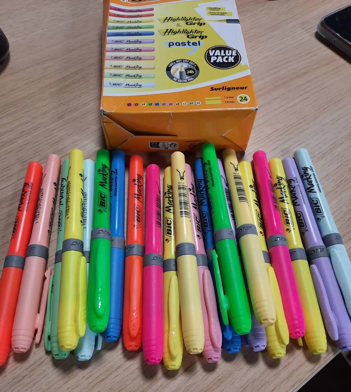 274103 - BIC Shënues me Kapëse me Majë Daltë, Ngjyra të Përziera Intense dhe Pastel Fluoreshente, Kuti me 24 copë