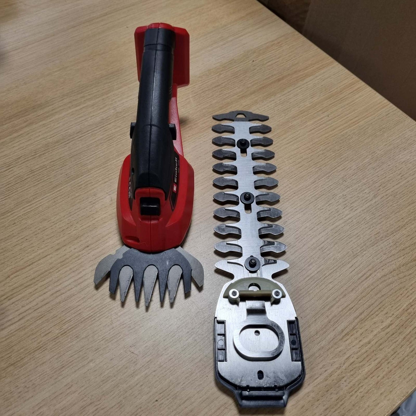 288565 - EINHELL Gërshërë Bari dhe Shkurresh GC-CG 18 Li-Solo Power X-Change, 18 V, Gjatësi Prerjeje 100 mm / 200 mm, Teh Prerës Bari i Ndërrueshëm, Pa Bateri