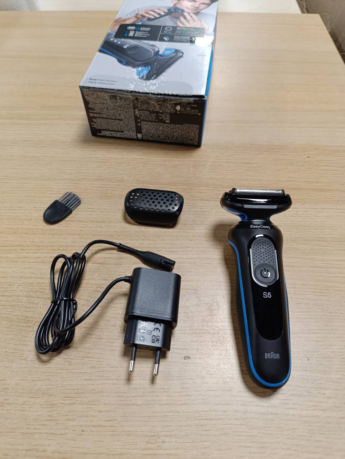 315364 - Makinë rroje elektrike Seria 5, 51-B1000s, Blu, pa tel, prerëse mjekre, bateri 50-minutëshe, rezistente ndaj ujit, 1 aksesor