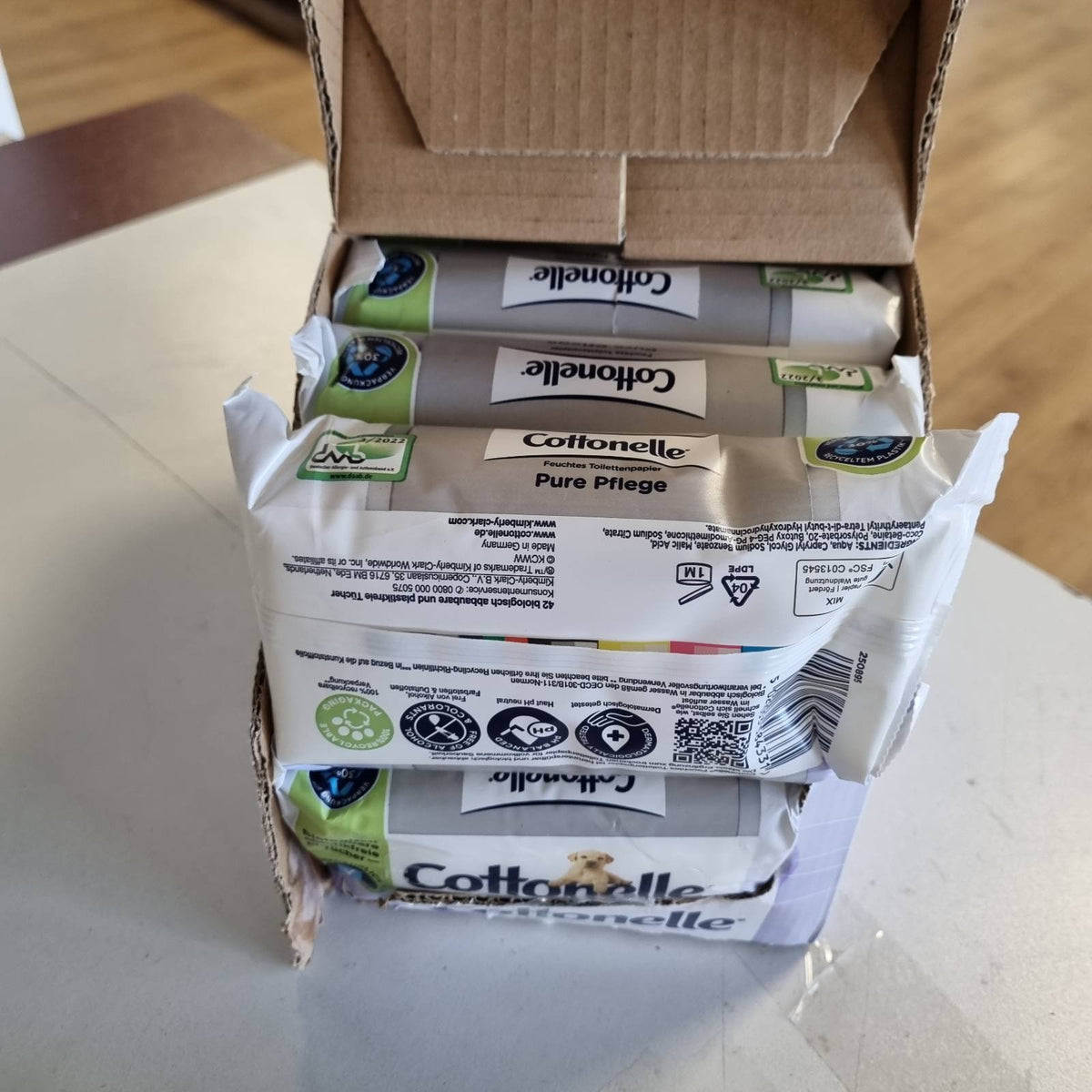 300637 - COTTONELLE Letër higjienike Moist Pure Care, ultra e ndjeshme, 99% ujë, 12 x 42 peceta, pa aromë dhe hipoalergjike