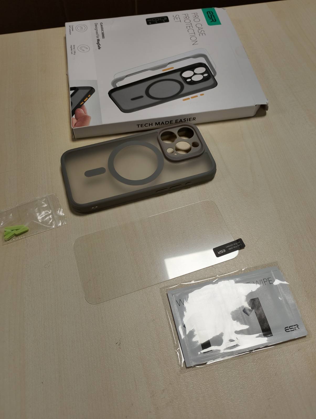 274776 - ESR Mbrojtëse për iPhone 15 Pro me 1 mbrojtës ekrani prej qelqi të temperuar, Mbrojtëse mat transparente, e pajtueshme me MagSafe, Mbrojtje ushtarake, Seria klasike, gri e ngrirë