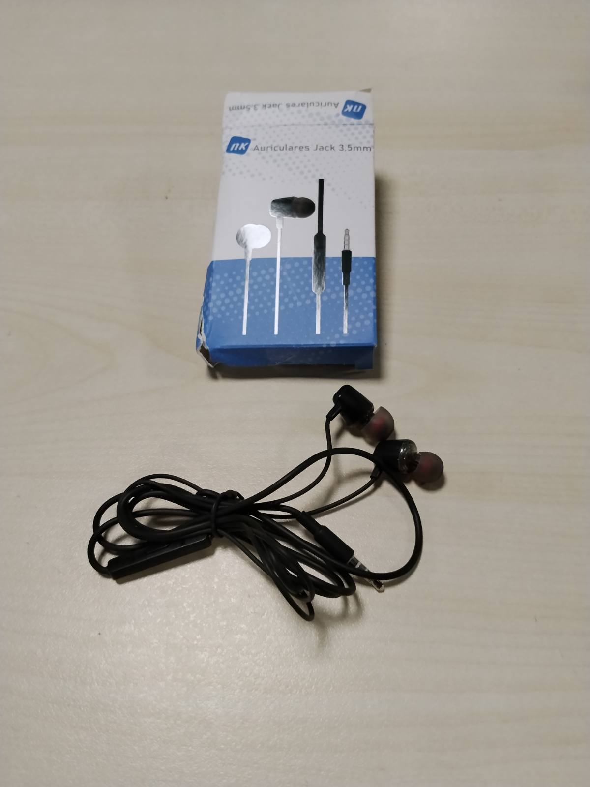 300174 - NK Kufje me Tel me Jack 3.5 mm dhe Mikrofon - Të Lehta, 1.2 m, Butona Kontrolli, Zë Stereo, Të Zeza