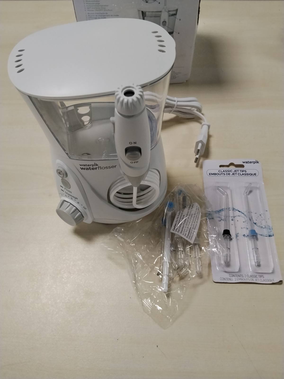 301643 - WATERPIK Pastrues uji ultra profesional, 6 maja, 10 nivele presioni, largon pllakën, e bardhë (WF-660EU)