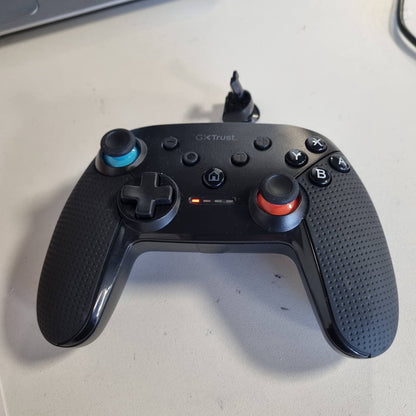 299482 - TRUST GAMING Kontrollues GXT 1246 Muta Bluetooth për Nintendo Switch, Kontrollues Lojërash me Kabllo Luaj-dhe-Karikimi, Dridhje e Dyfishtë, Kohëzgjatje Luajtjeje 15 orë, Bateri e Rikarikueshme