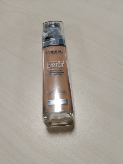 301153 - L'ORÉAL PARIS - Fondatinë e lëngshme - 30 ml - Nuanca: Golden Sand (5.D) - Hidratim 24 orësh - Formulë me acid hialuronik