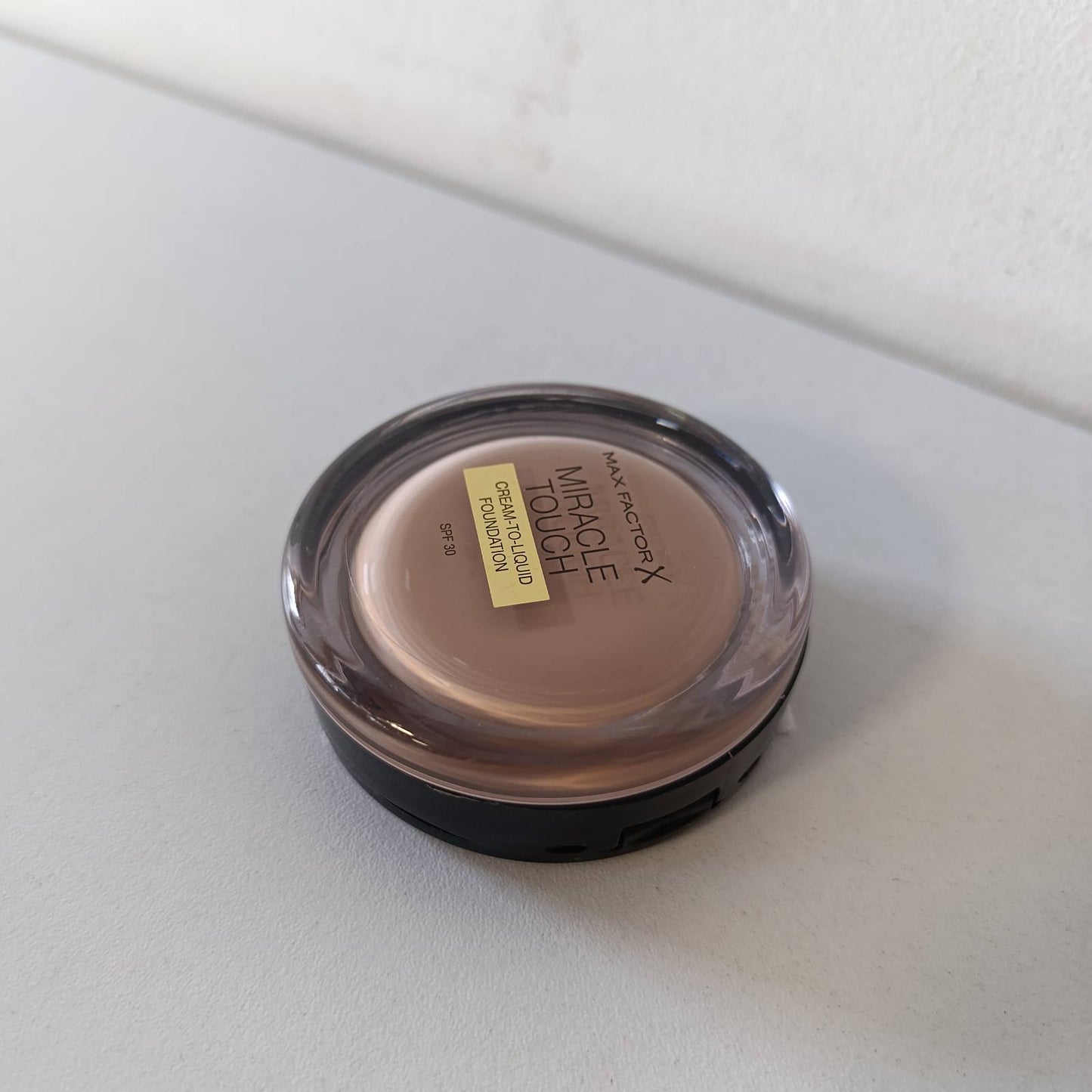 321695 - MAX FACTOR Miracle Touch, Fondatinë me Mbulim të Plotë me Acid Hialuronik, 075 Golden, 12 ml
