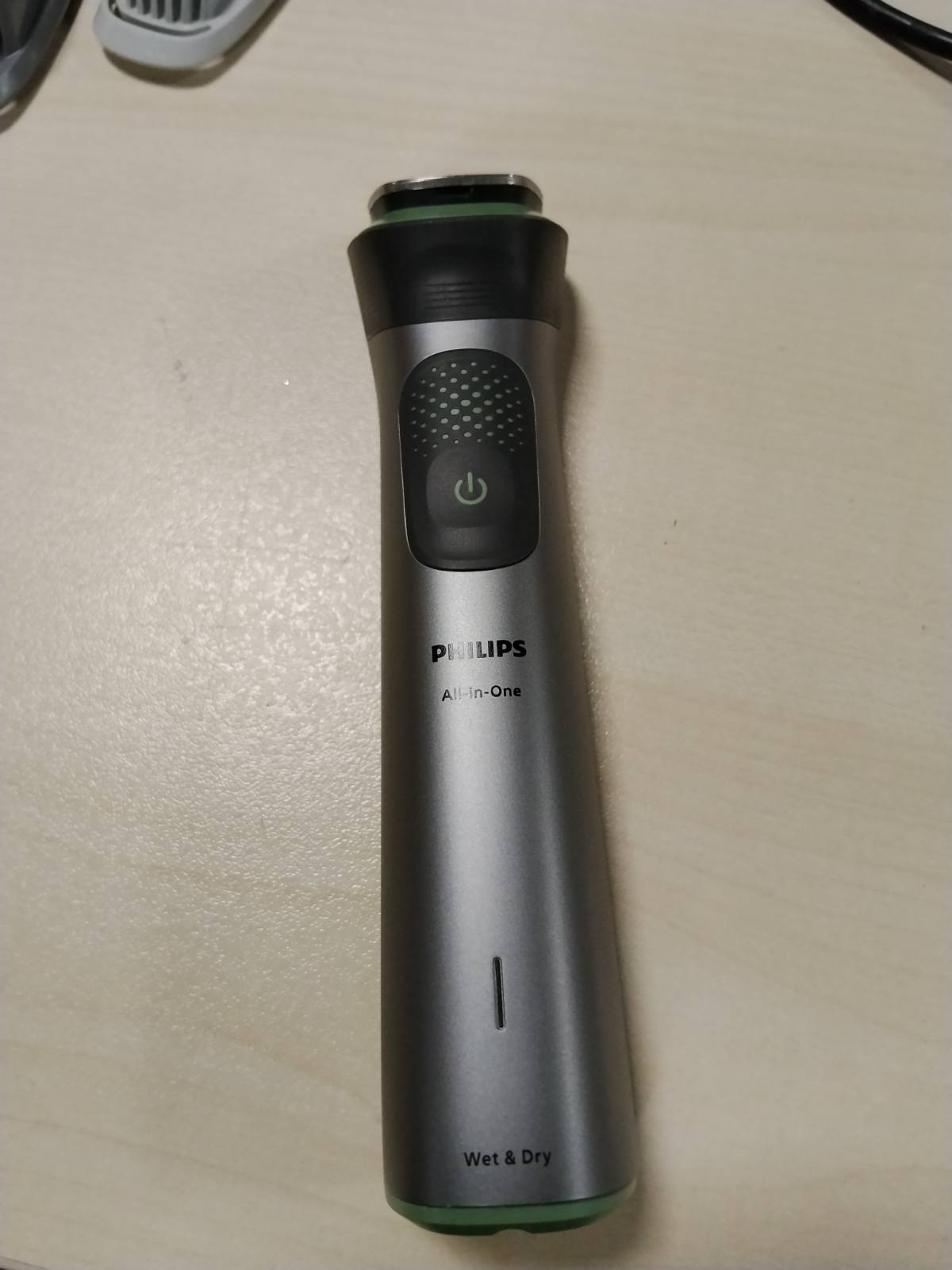300286 - PHILIPS Multigroom 7000 për Burra - Makinë prerëse me 19 pjesë, tehe vetë-mprehëse, 26 cilësime gjatësie (0.5-20 mm), MG7962/30