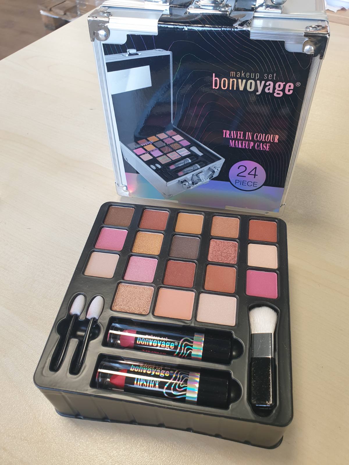 302161 - BONVOYAGE Set Grimi për Femra për Sy, Buzët dhe Fytyrën, me hije sysh, buzëkuq, ndriçues, bronzues dhe aksesorë