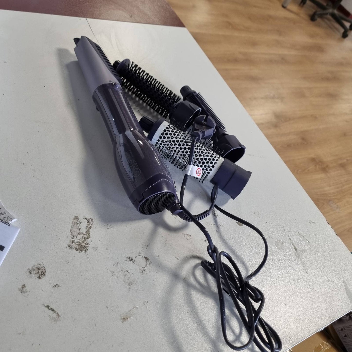 315986 - BABYLISS Smooth Finish 1200, Furçë me ajër të nxehtë 4 në 1, 1200W, Teknologji Jonike dhe Qeramike, 4 aksesorë, e zezë, AS121E.