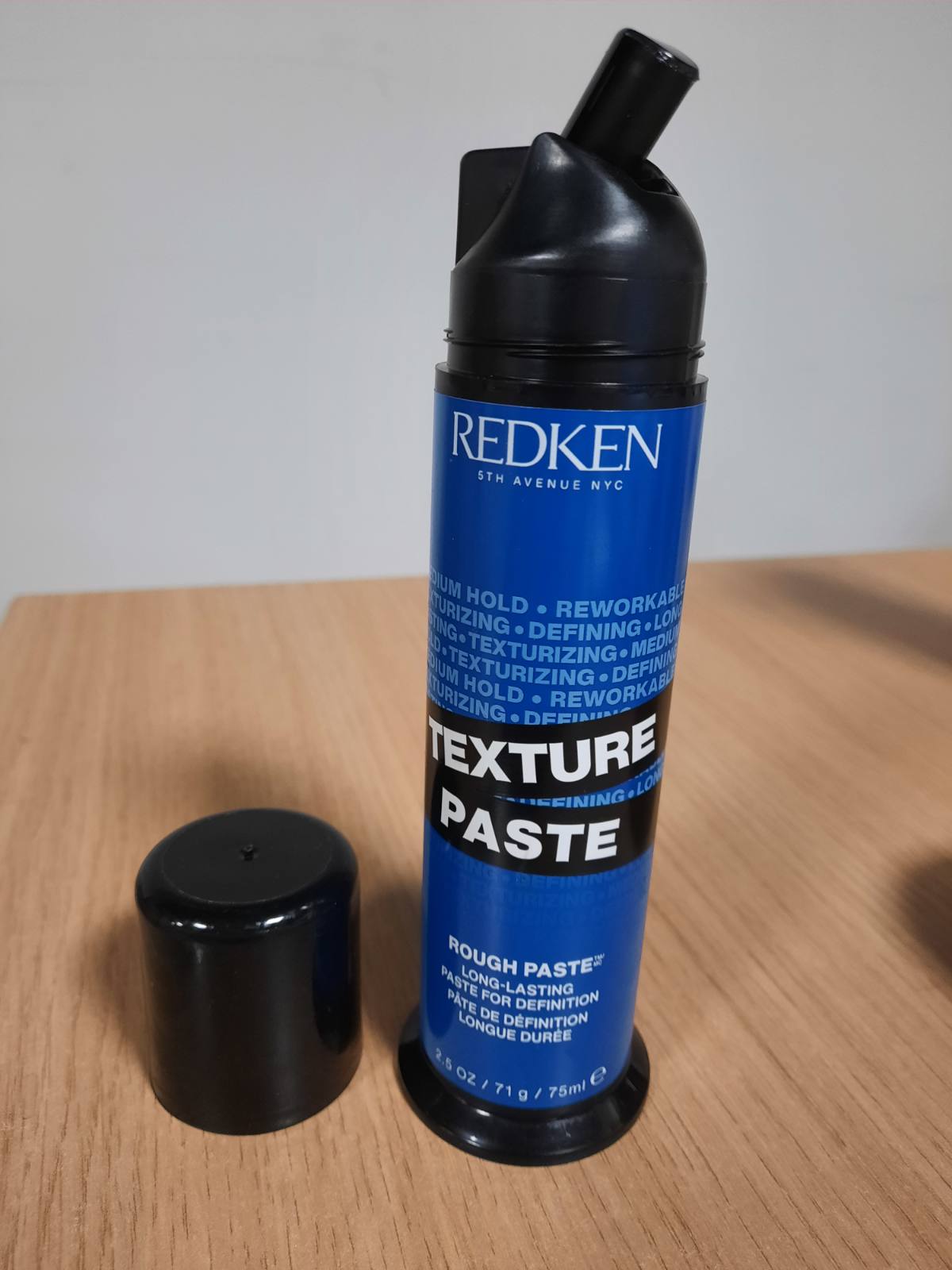 300667 - REDKEN Texturize, pastë flokësh, dyllë stilimi për burra dhe gra, për stile të pastrukturuara dhe të çrregullta, sprej 75 ml