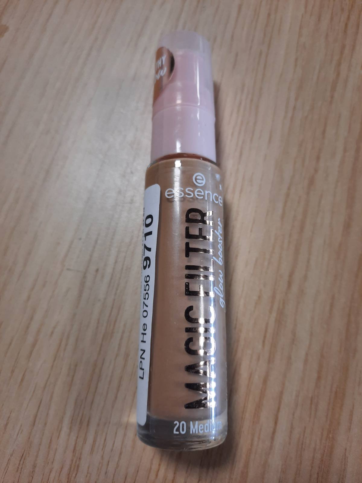 301446 - Essence Fondatinë për Rritjen e Shkëlqimit - Filtër Magjik - 20 - Medium, 30ml
