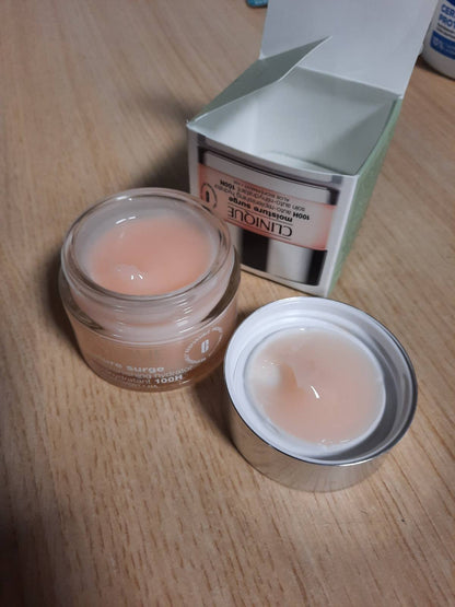 300734 - CLINIQUE MOISTURE SURGE 100H, KREM HIDRATUES PA VAJ ME ACID HIALURONIK, PËR TË GJITHA LLOJET E LËKURËS