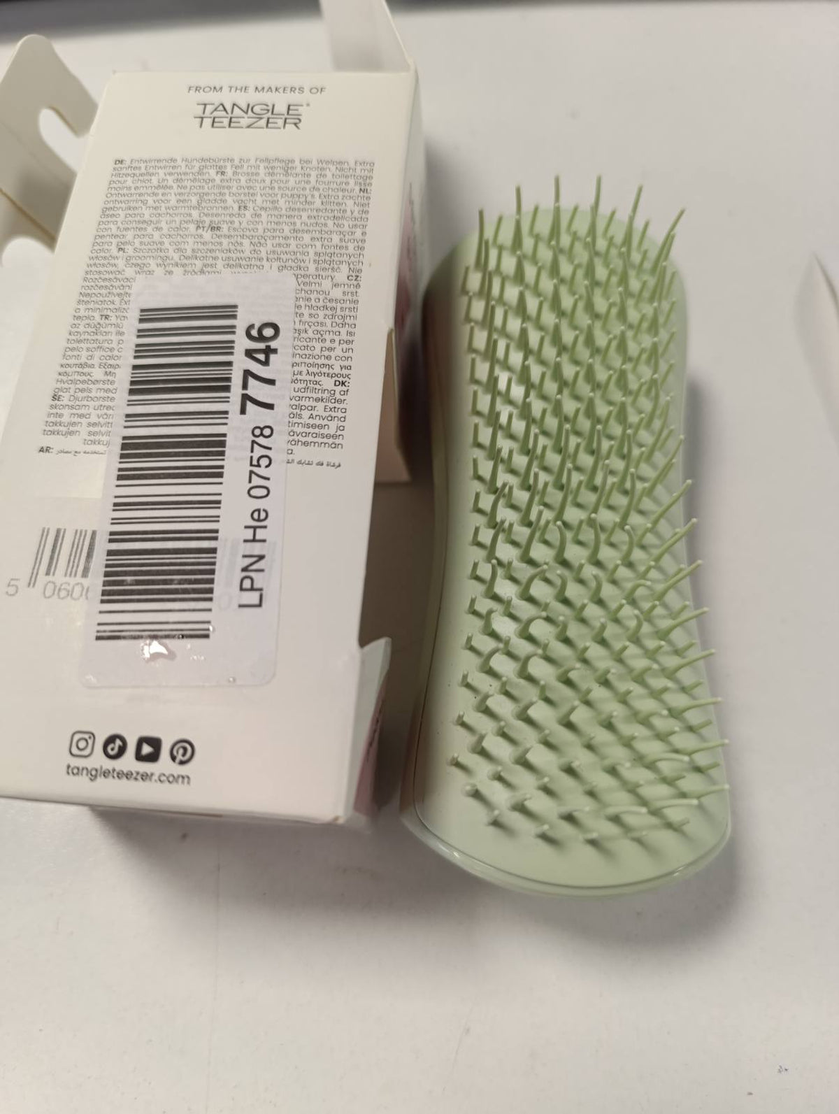 301084 - TANGLE TEEZER Pet Teezer, furçë për kujdesin e qenve, furçë e thatë ose për larjen e qenve