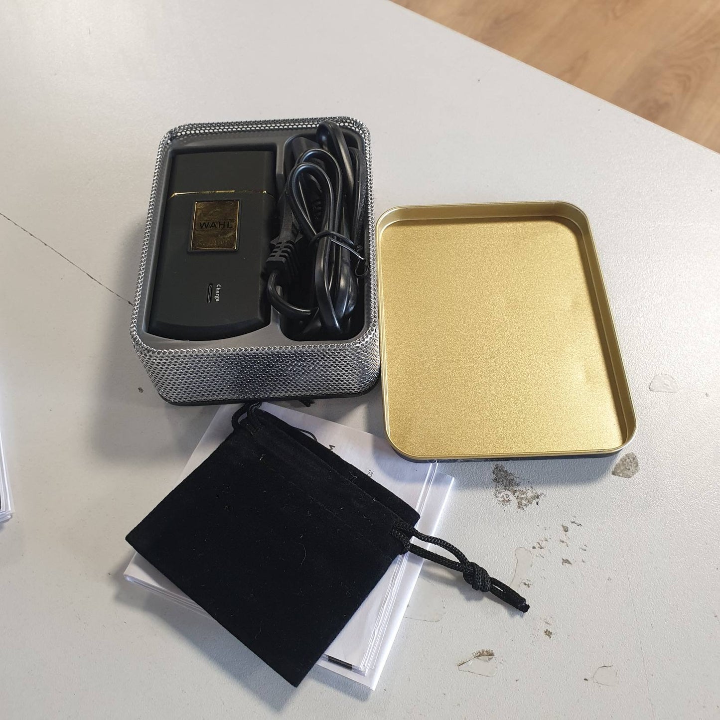 317720 - Wahl Rrojtore Travel Edition Gold - Rrojtore elektrike pa tel dhe e rikarikueshme për burra, ideale për udhëtime