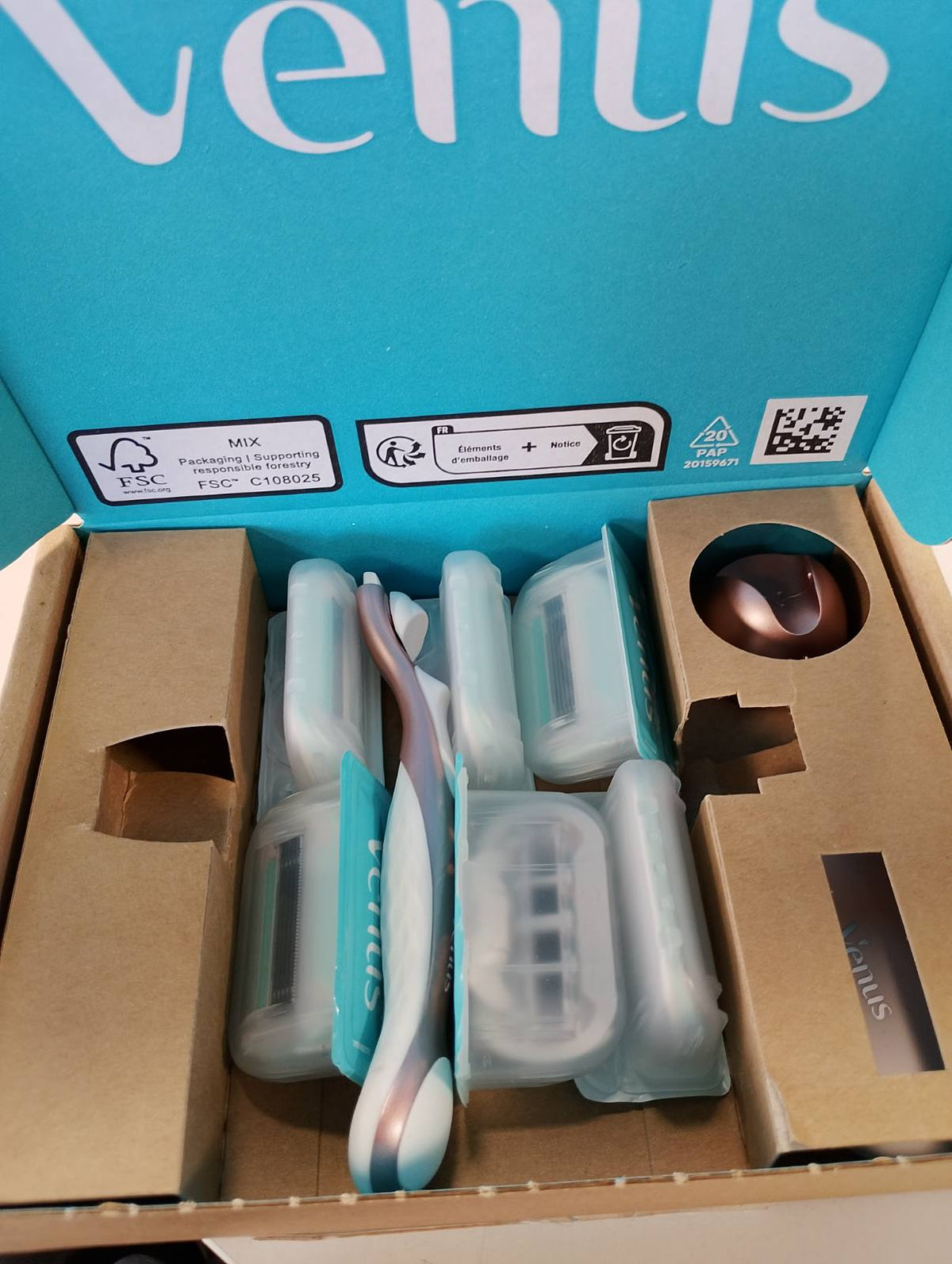 300674 - GILLETTE Brisk Venus Pro Smooth Sensitive për Femra, Metal, Rozë e Artë