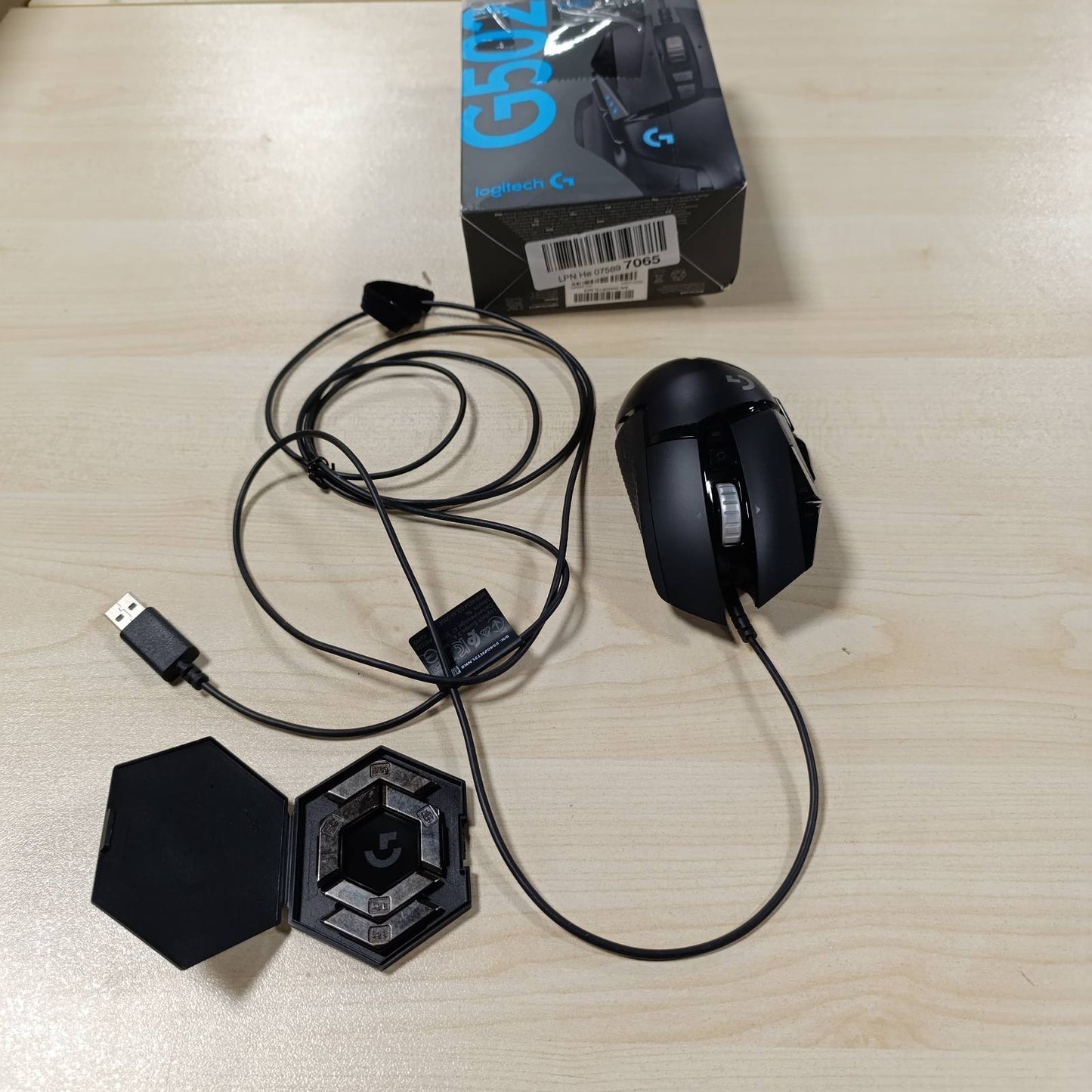 267856 - LOGITECH Maus lojërash me tela G G502 Hero, sensor Hero 25K, 25600 dpi, RGB, peshë e personalizueshme, 11 butona të programueshëm, memorie e integruar, PC/Mac - i zi