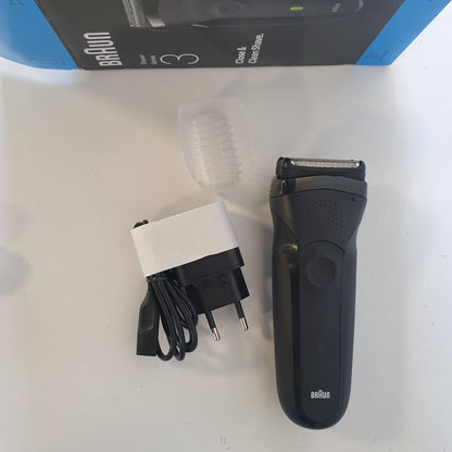 300424 - BRAUN Makinë rroje elektrike për meshkuj Series 3 300S me fletë metalike, e papërshkueshme nga uji, tehe fleksibël, 5 krehëra, prerës qendror dhe 2 elementë rroje.