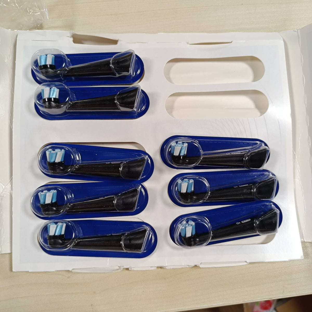 301636 - ORAL-B Koka Furçash Zëvendësuese iO Ultimate Clean, të Zeza, 10 copë